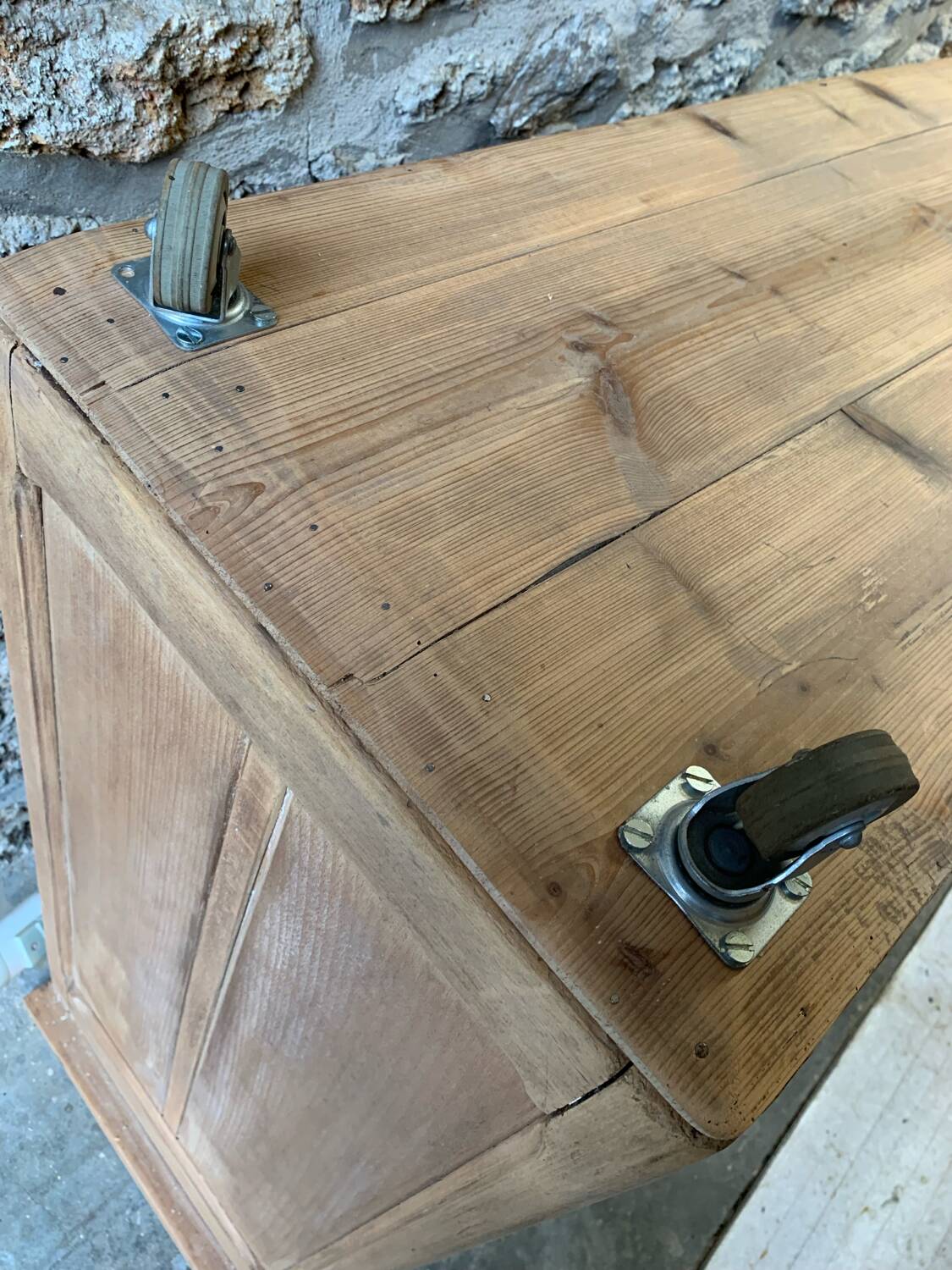 Grand Parisian buffet with billot and butterfly hinges, raw wood, 1930.