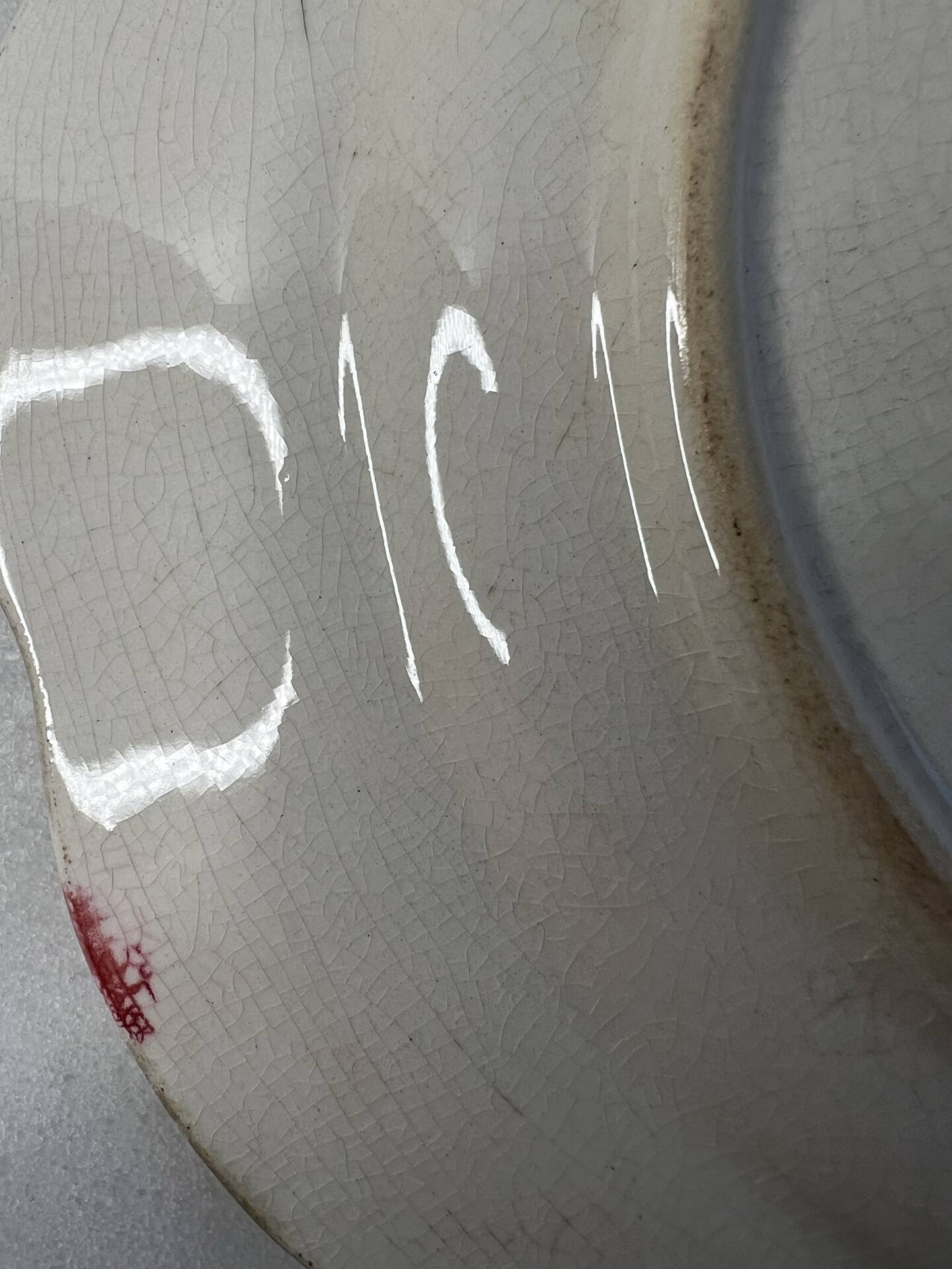 Hand-painted earthenware plate 26cm
