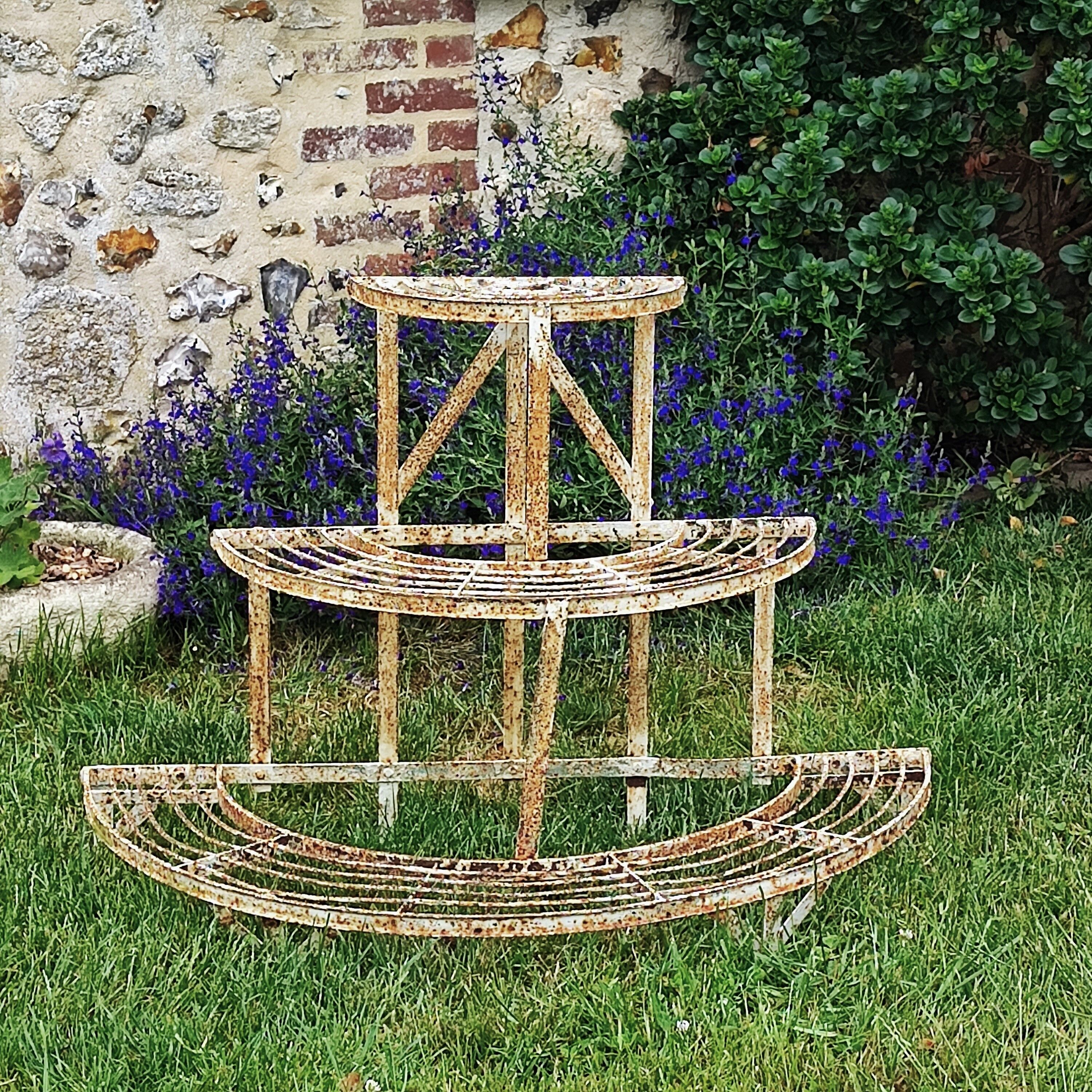 Half-moon florist plant holder