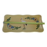 Un plat a cake et un rafraichisseur