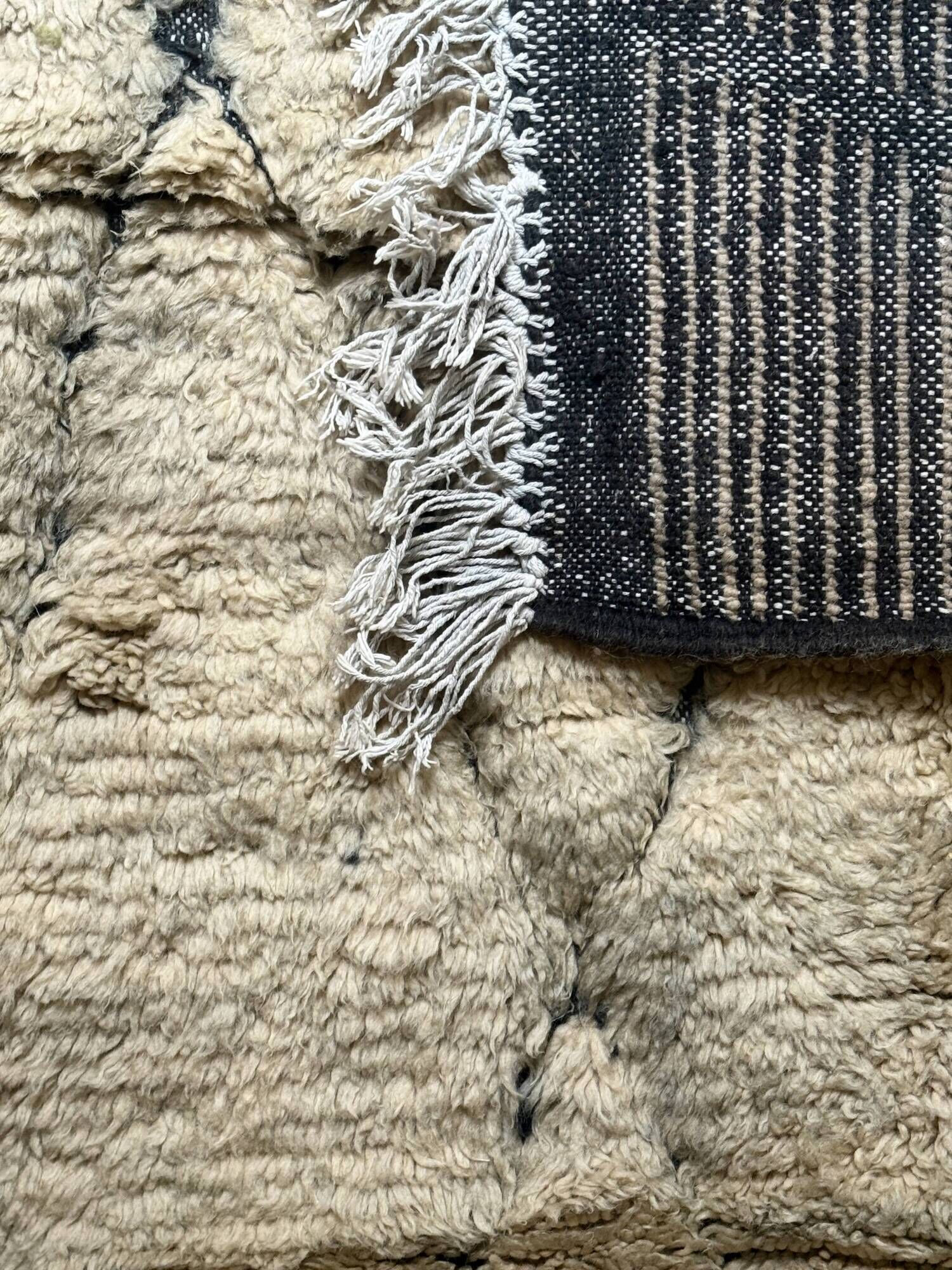 Carpet, light blue beige 2.40m x 1.40m