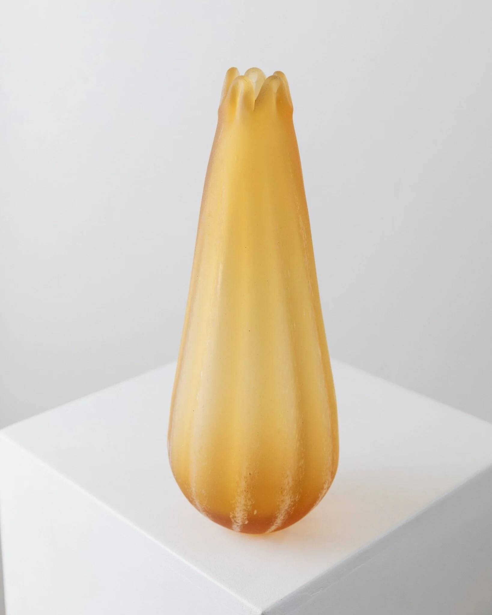 Grand vase en verre de Murano vintage, dégradé jaune-orange, italien des années 1960, forme sculpturale en goutte d'eau.