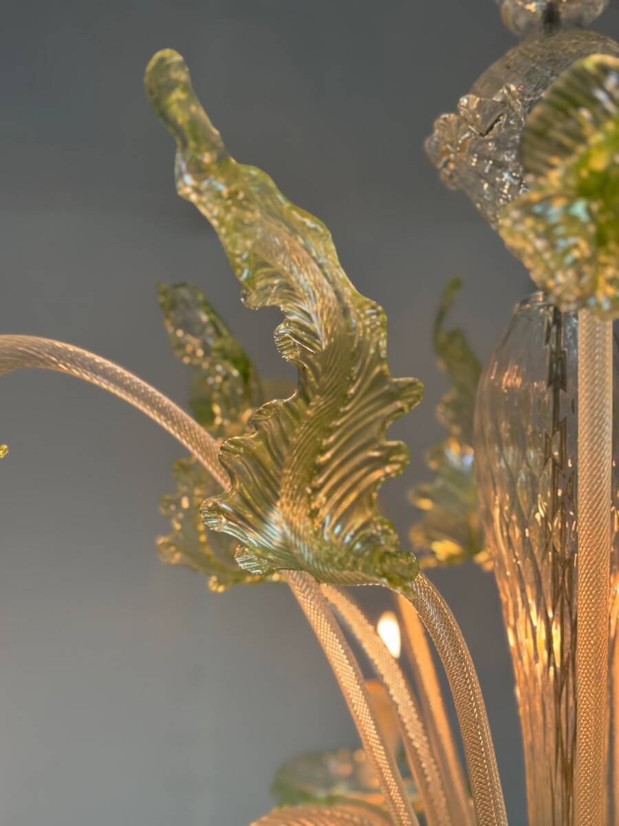 Venetian chandelier in colorless and green Murano glass, 6 light arms circa 1940