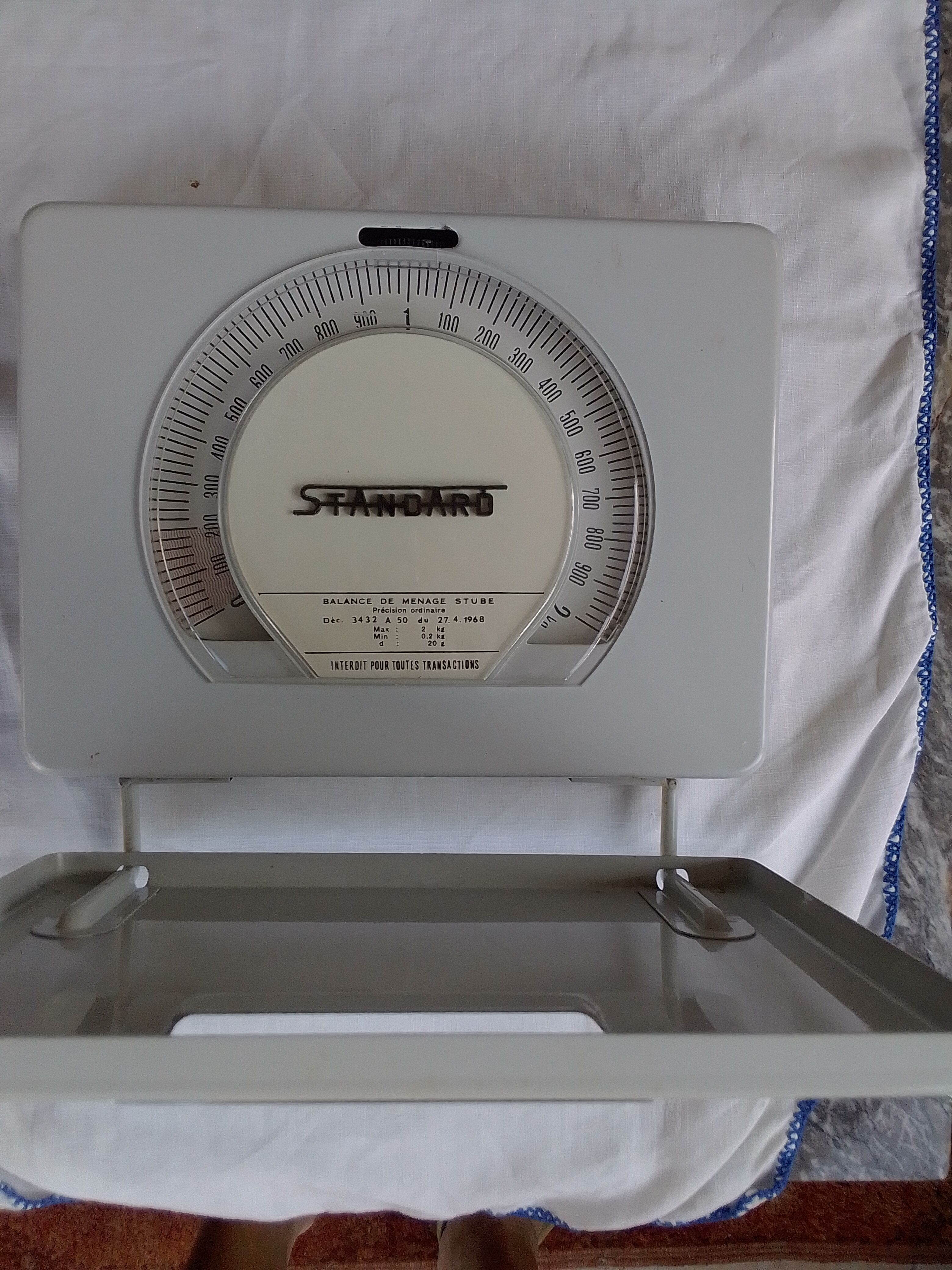Stube wall-mounted household scale