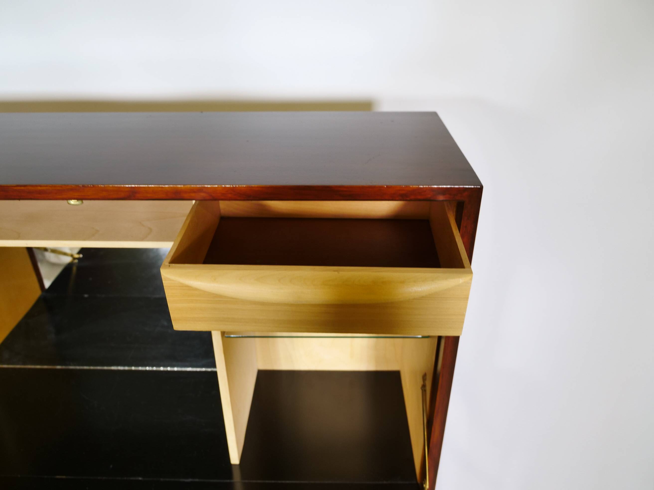 Cabinet de bar des années 60 en teck.