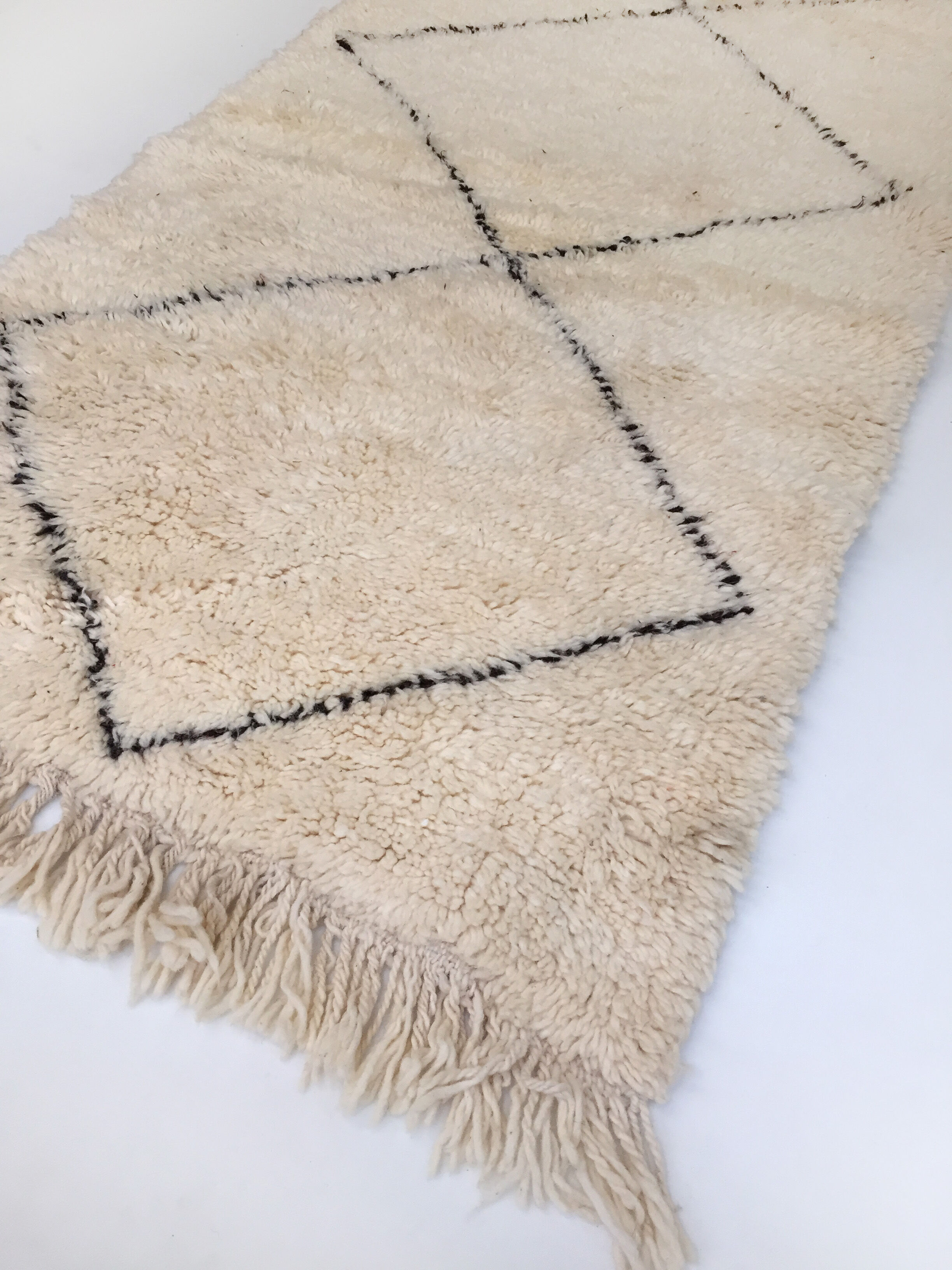 Moroccan Berber carpet Beni Ouarain with black diamonds 285x82cm