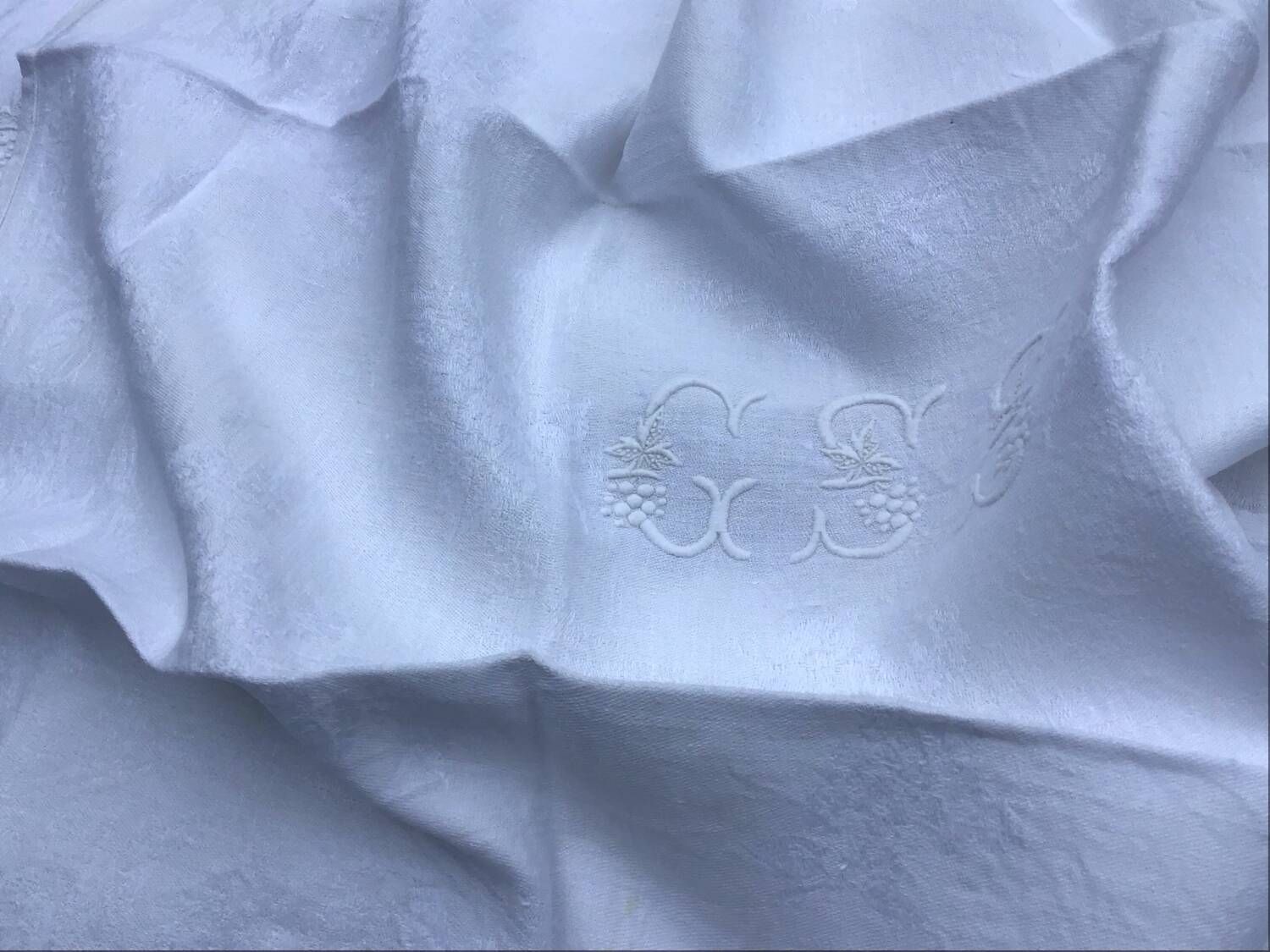 Set of 12 vintage white napkins with lilacs, monogrammed GSS.
