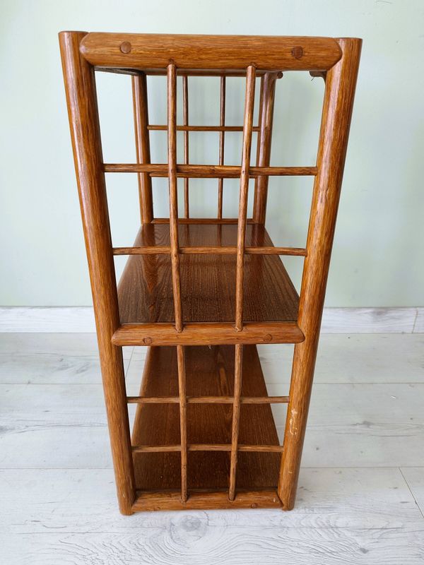 Meuble étagère en rotin et bois