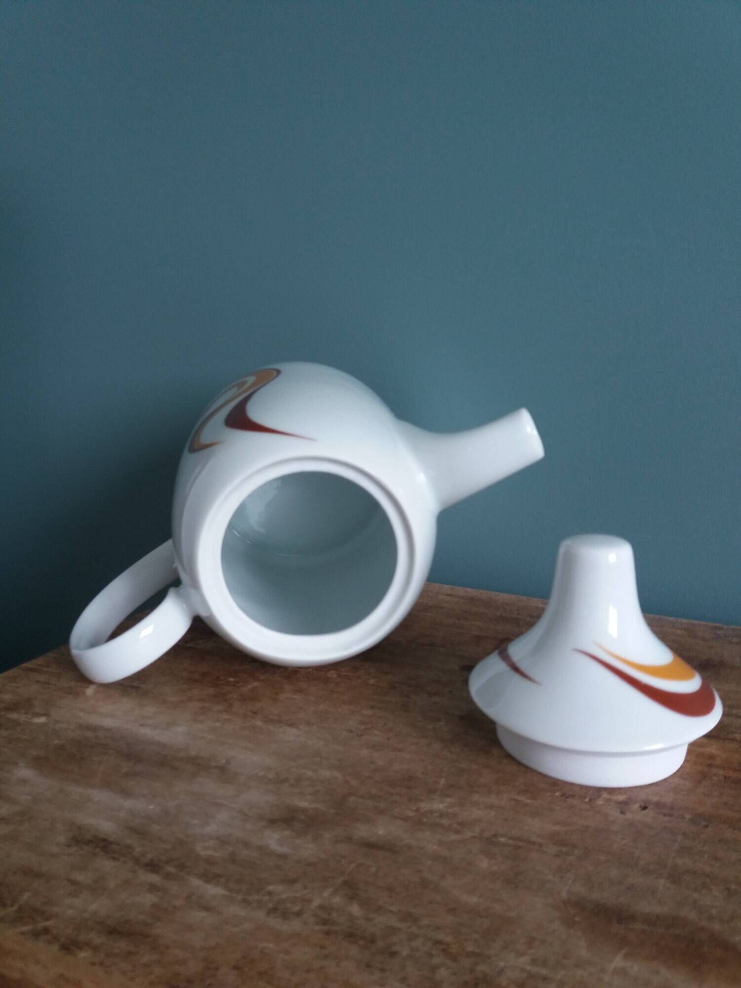 Coffee pot, teapot, porcelain, Italy, 70s, space age