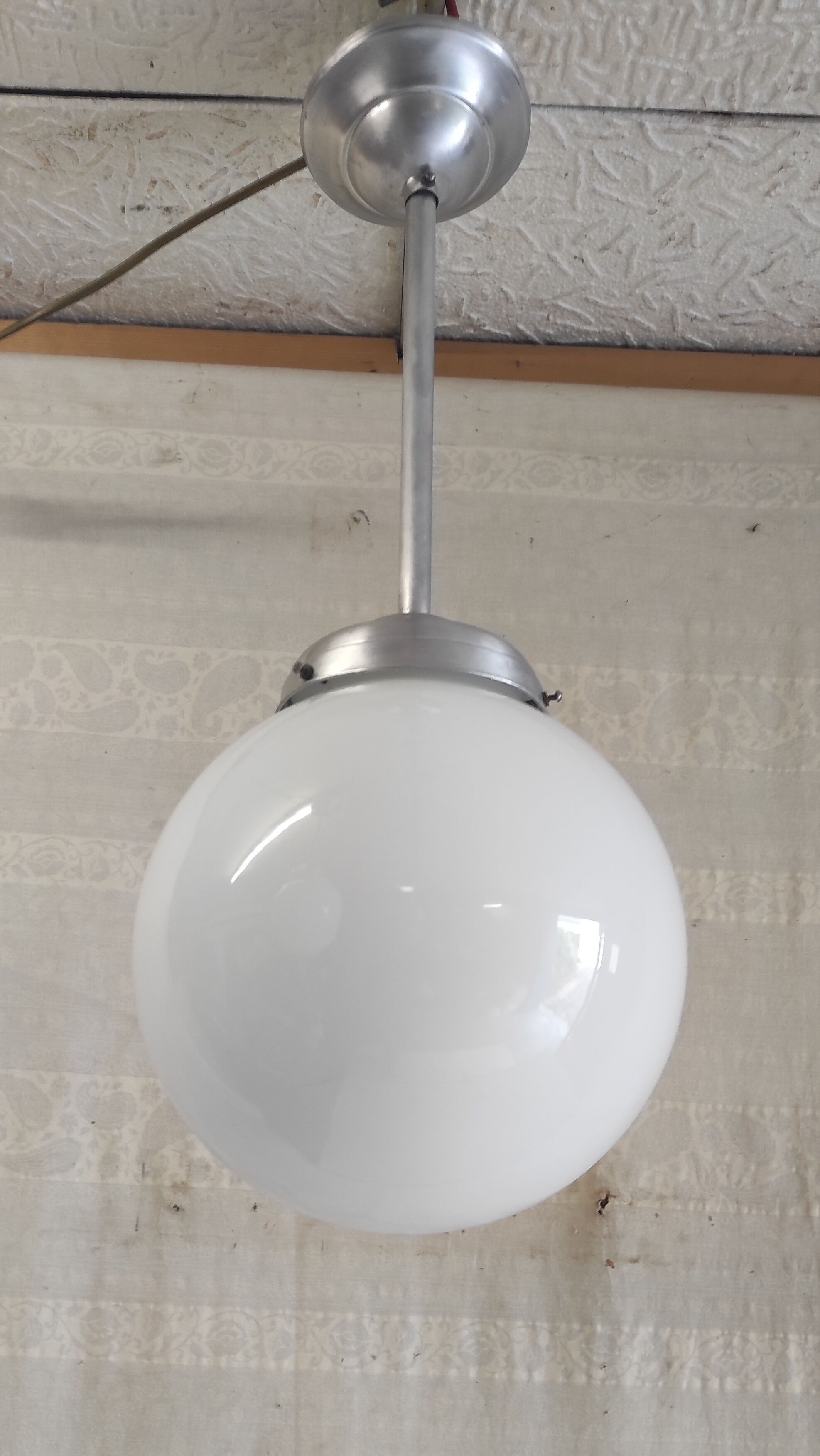 Suspension style Bauhaus globe en opaline XL, mid. XXeme