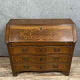 Commode scriban galbé style Louis XV en marqueterie de bois précieux vers 1900