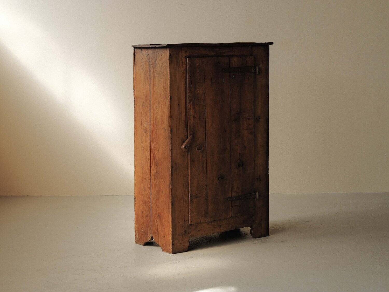 Oak furniture, folk art, Cévennes, 19th century