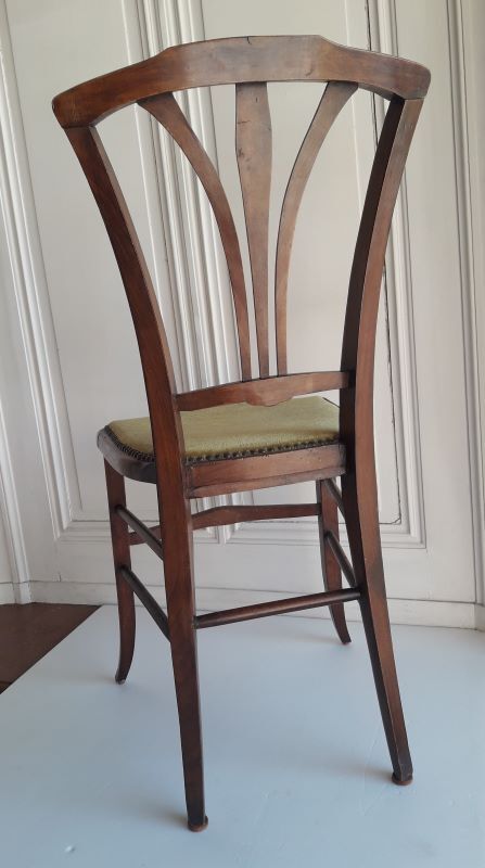 Carpeted chair at the beginning of the 20th century