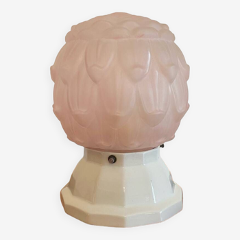 Lampe globe Art Déco rose poudrée et socle en porcelaine