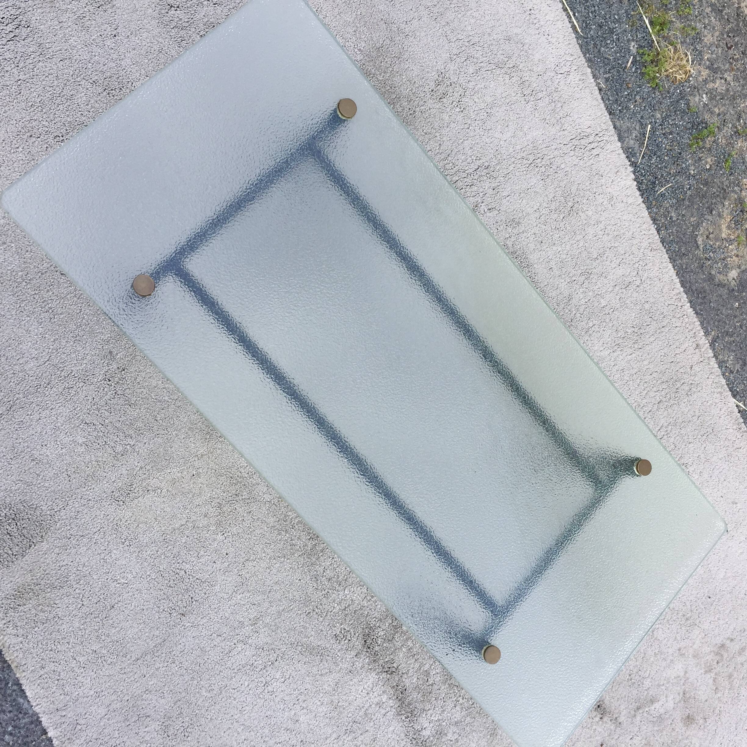 Table basse moderniste en verre givré 1950