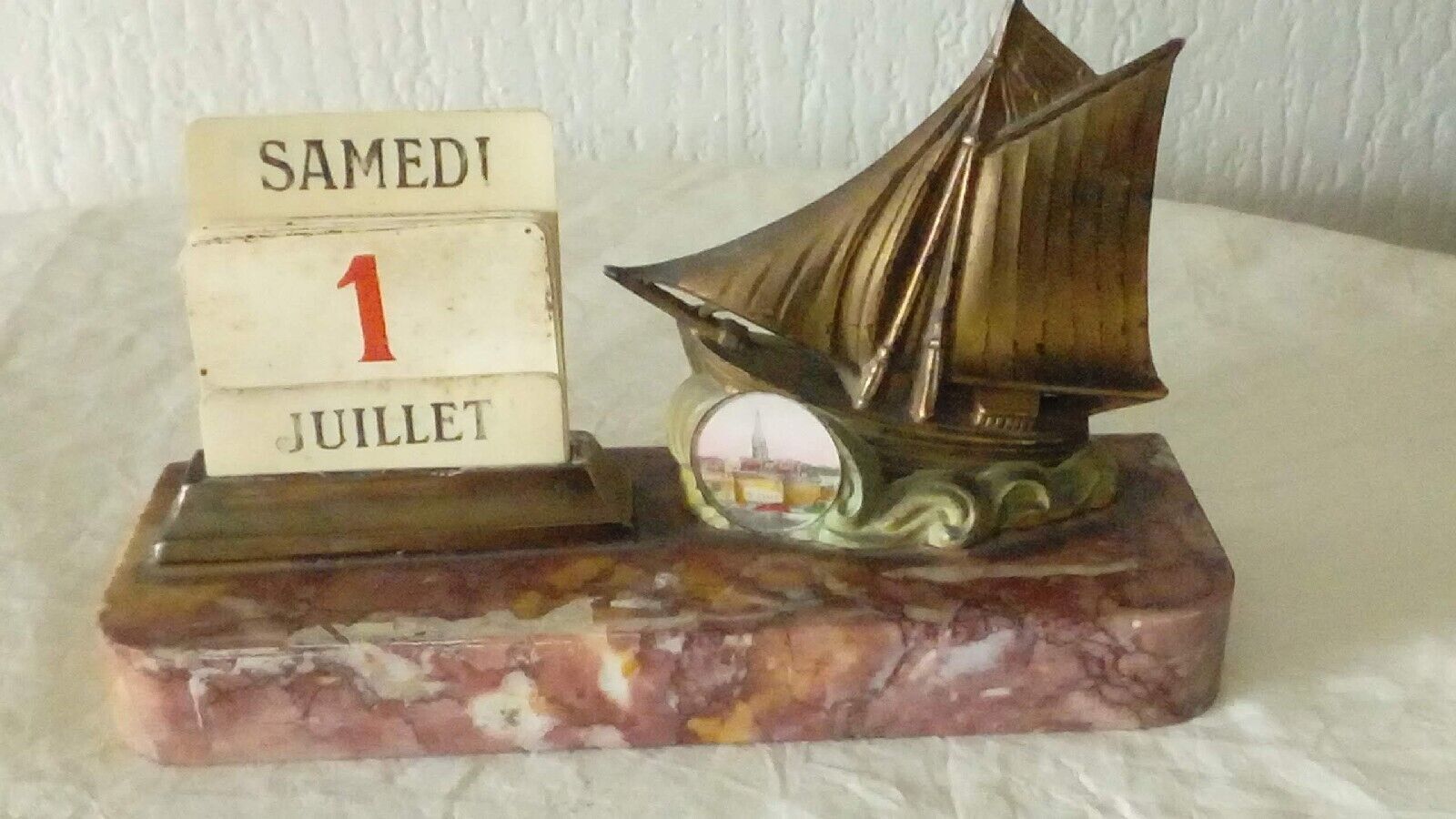 Perpetual calendar decor boat art deco
