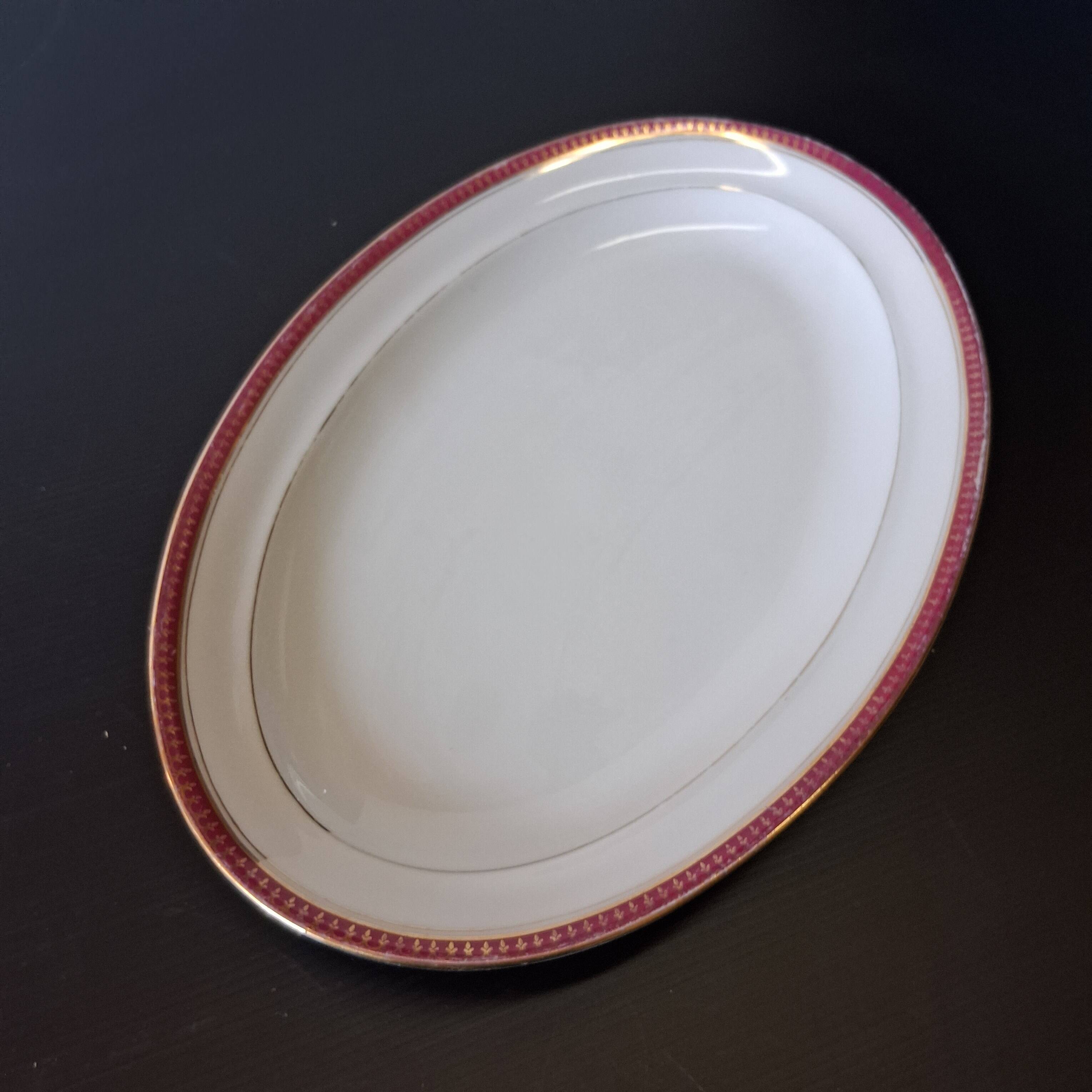 Very nice long serving dish from Chastagner & Co in good condition.