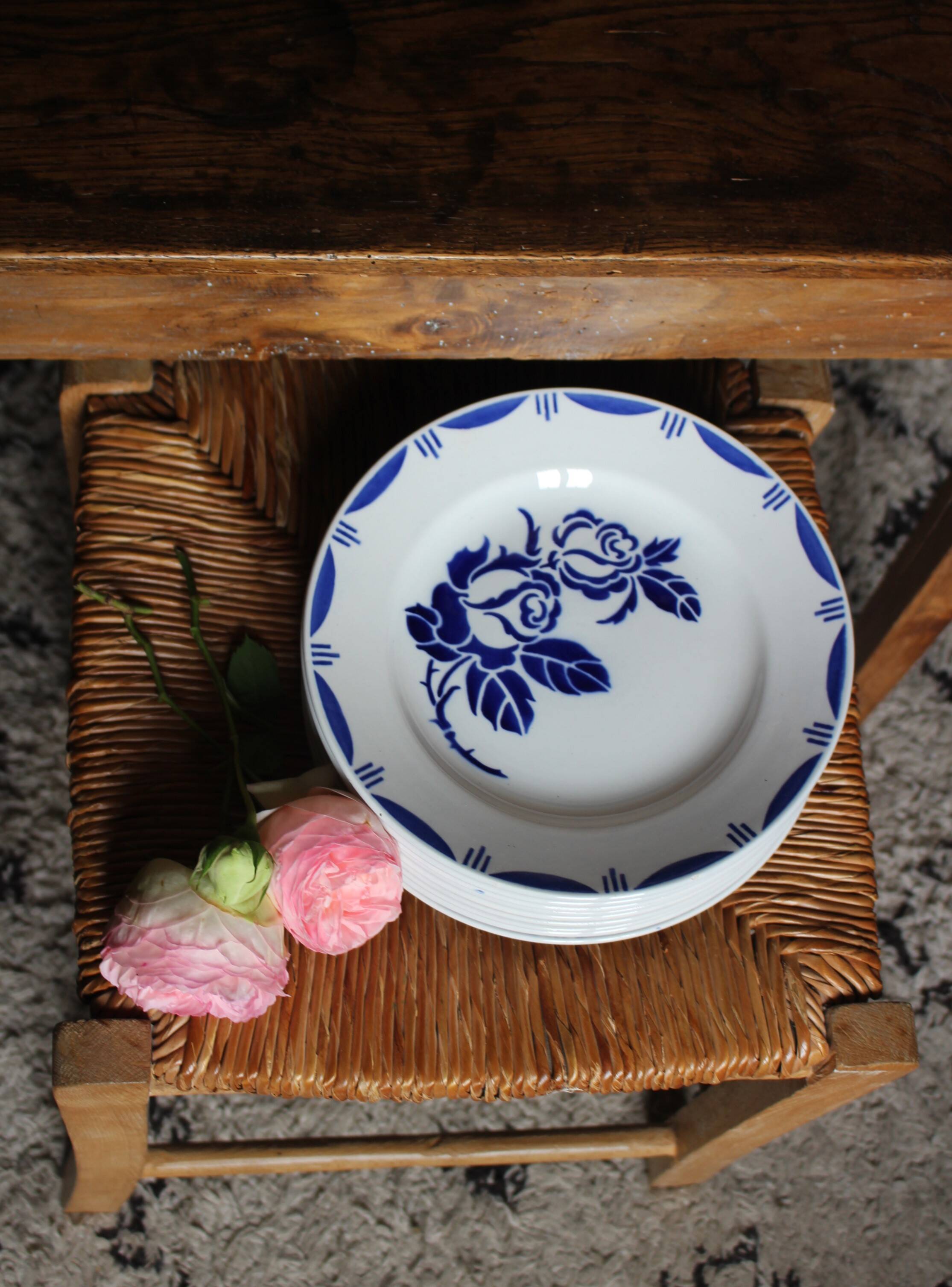 10 assiettes plates roses bleus Bastia Sarreguemines Art Déco