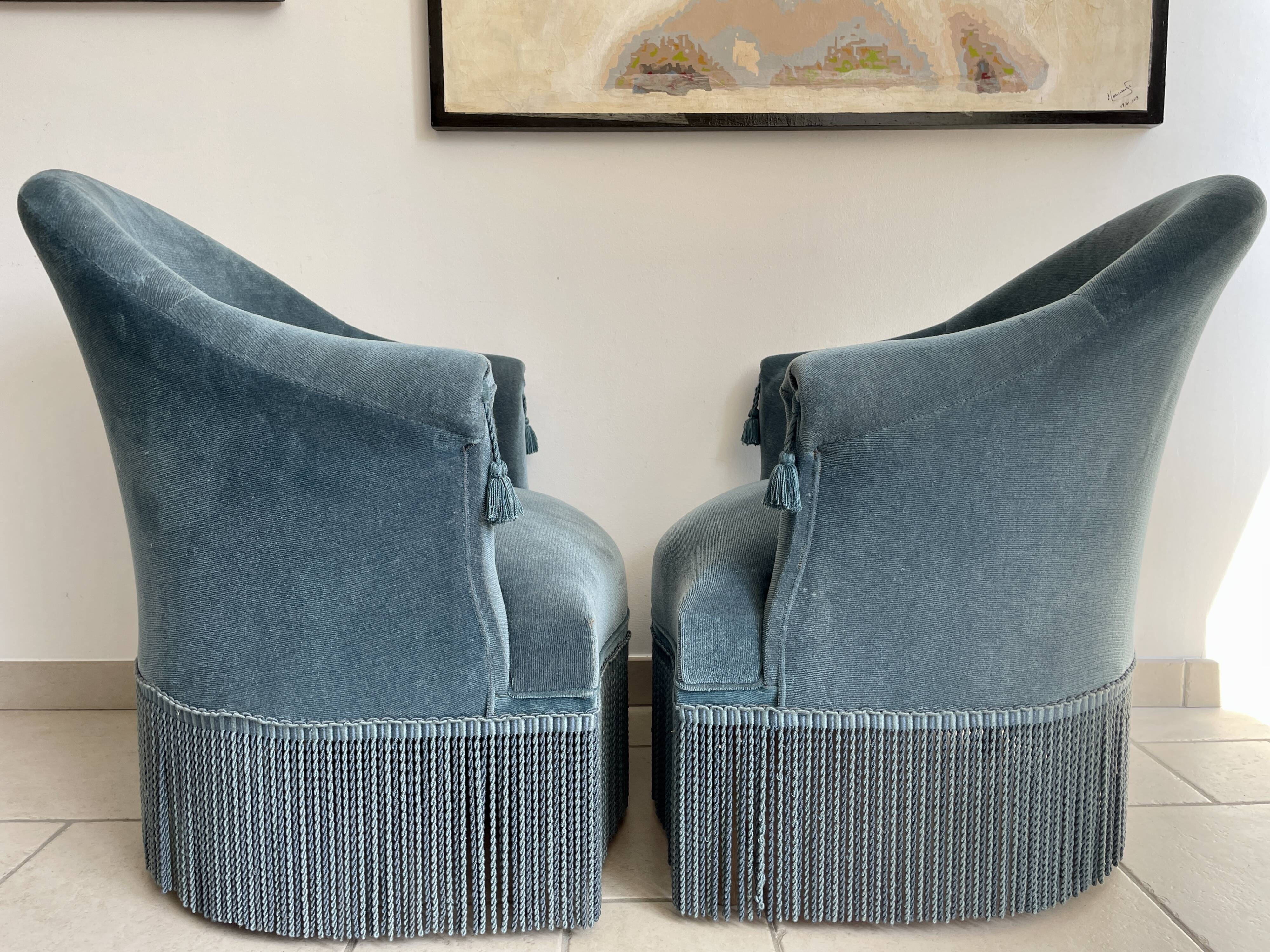 Paire de fauteuils crapauds en velours bleus