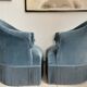 Paire de fauteuils crapauds en velours bleus