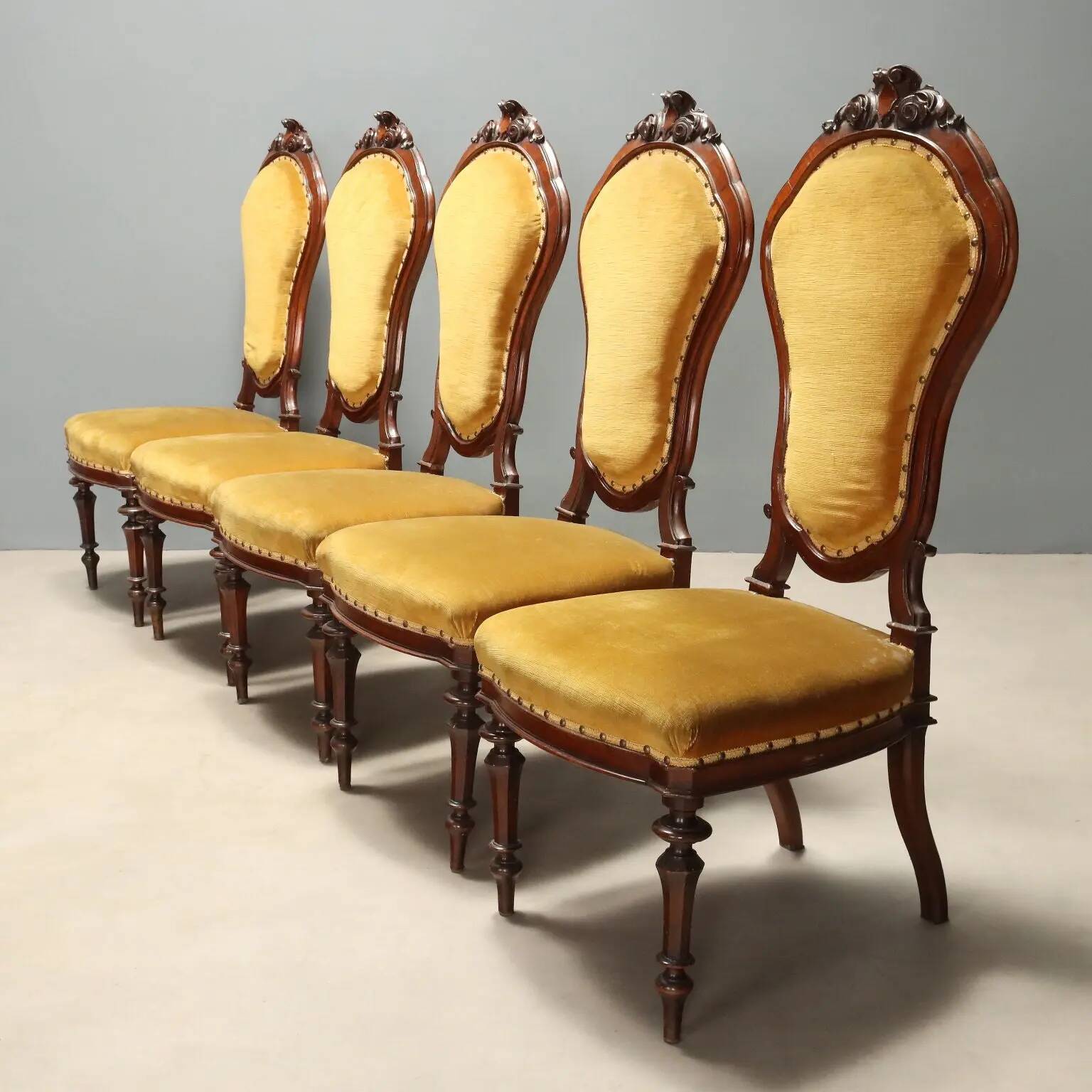 Umbertine chairs in walnut - Italy late 19th century