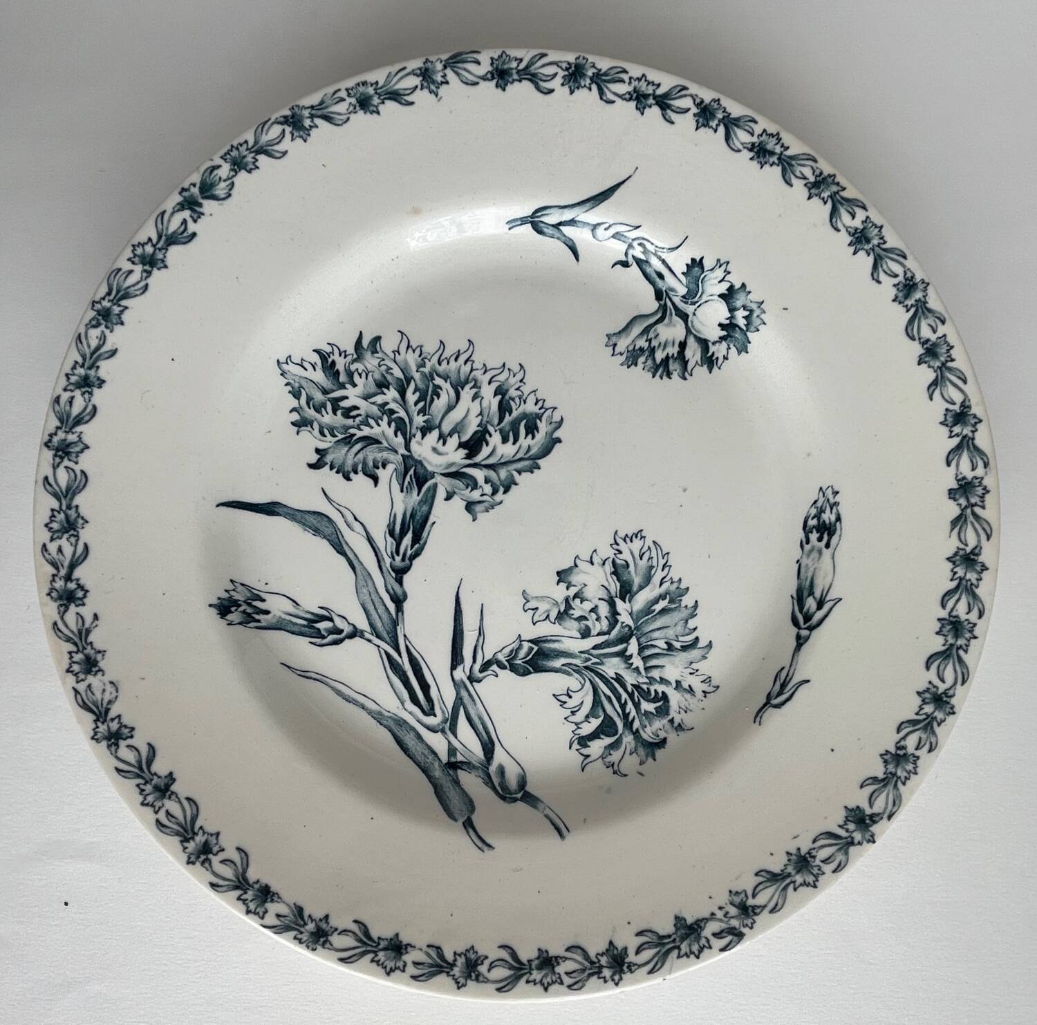 5 assiettes en terre de fer œillets K&G