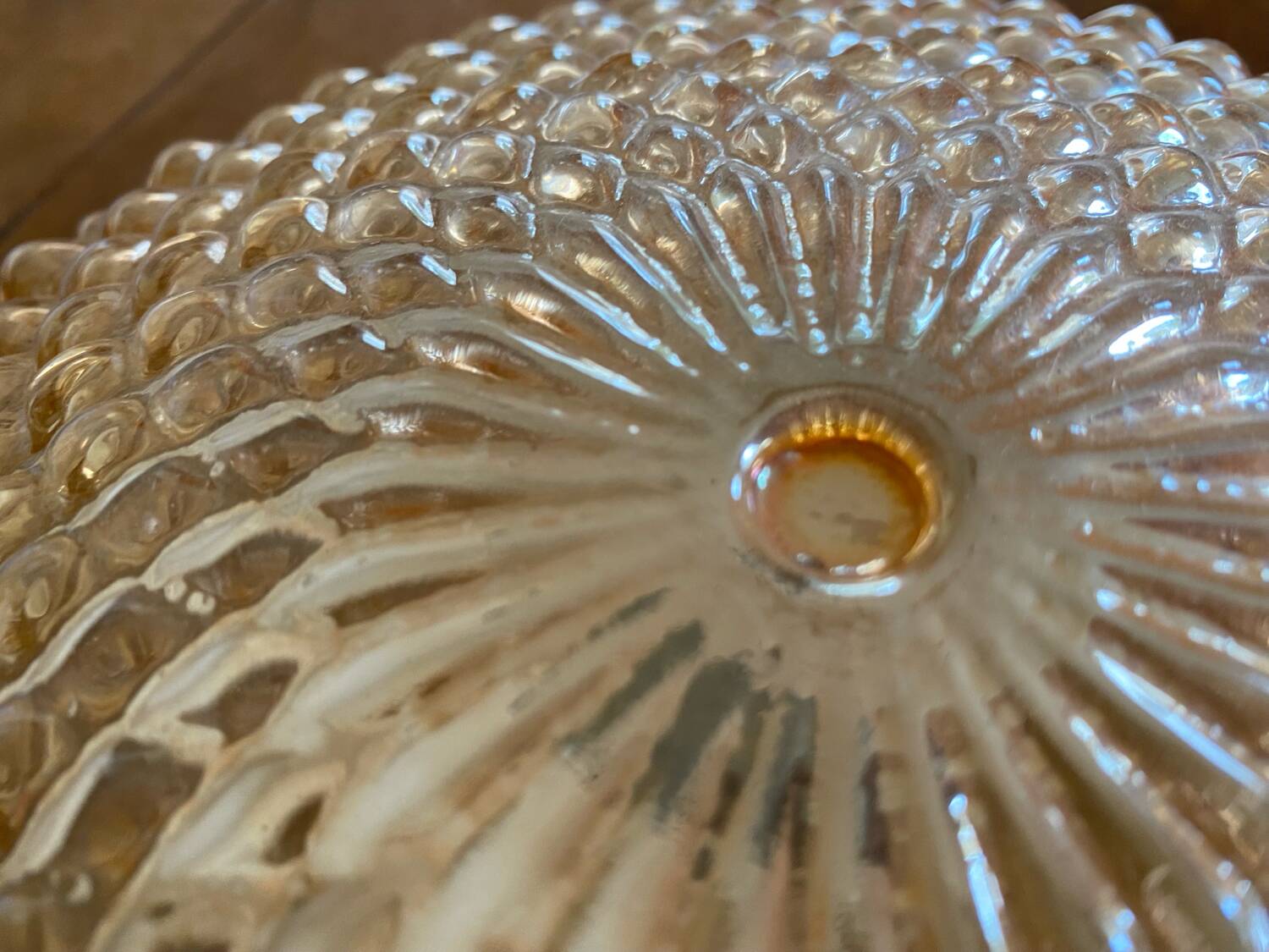 Lot de trois plafonniers en verre art déco