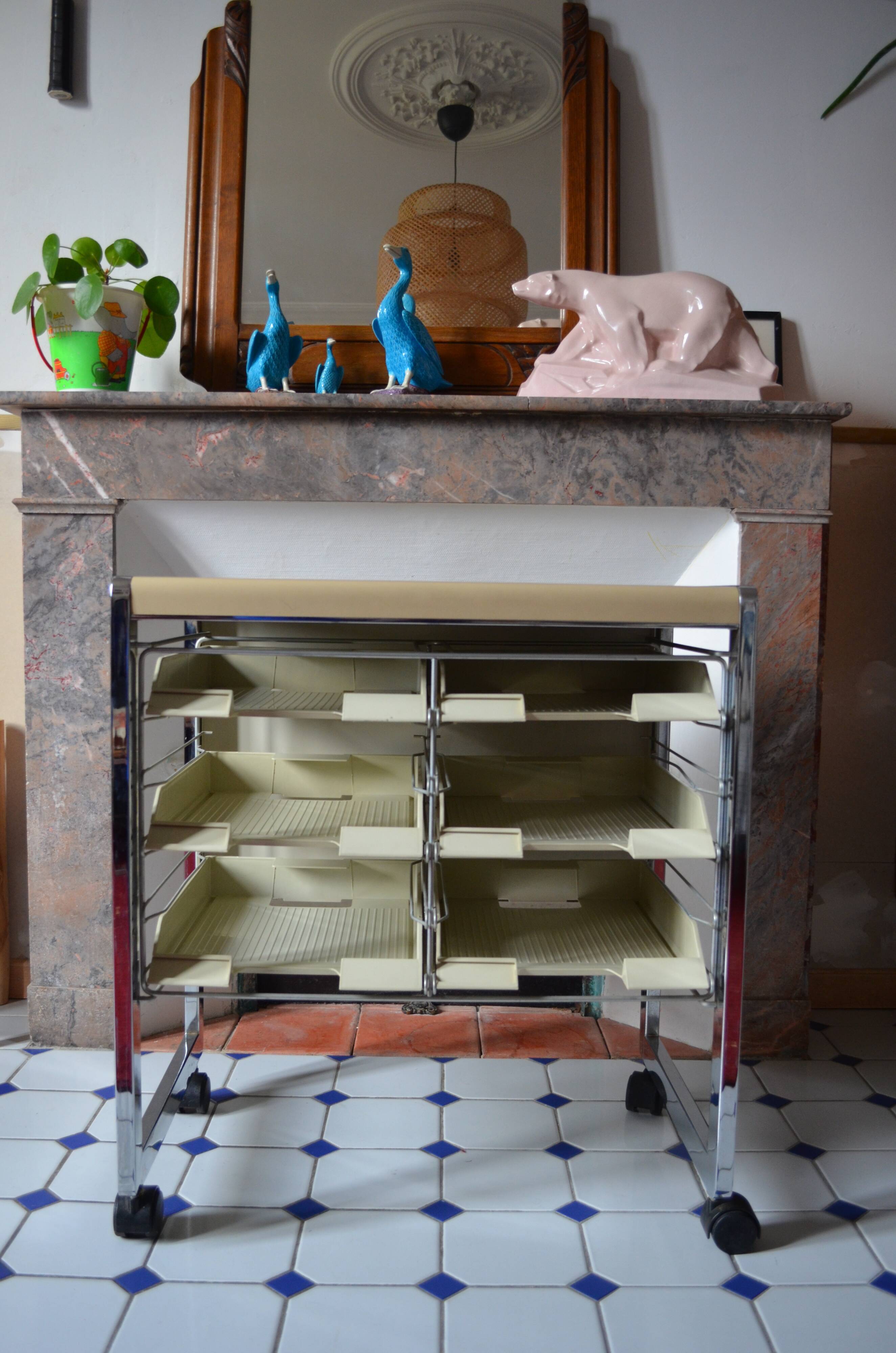 Metal serving trolley