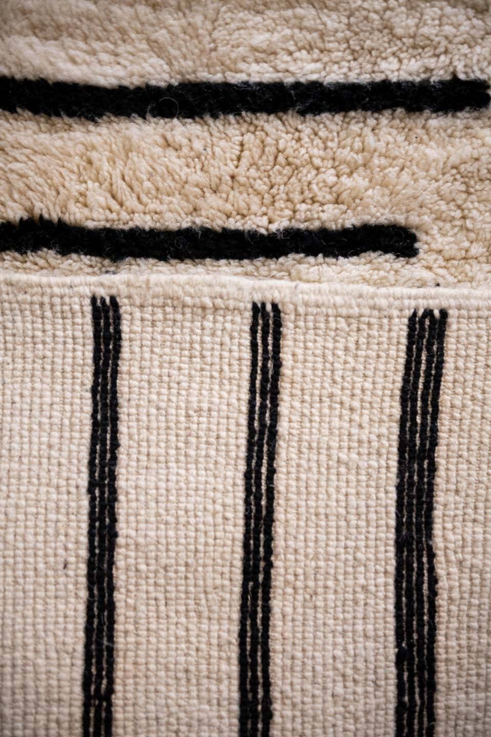 Large Moroccan wool rug 350cmx250cm