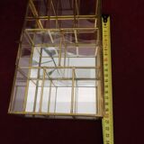 Petite vitrine en laiton et verre.