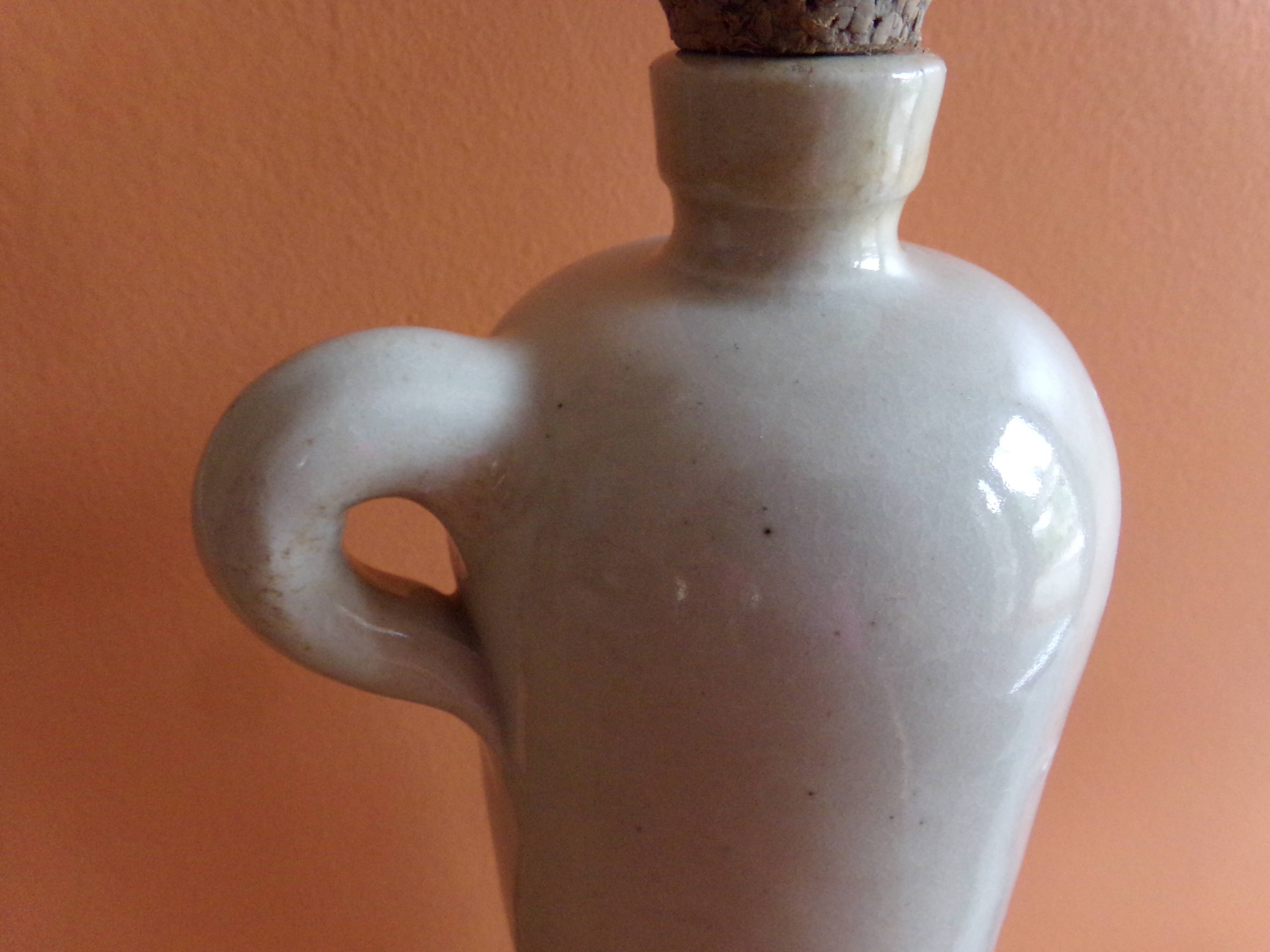 Bouteille en grès beige clair