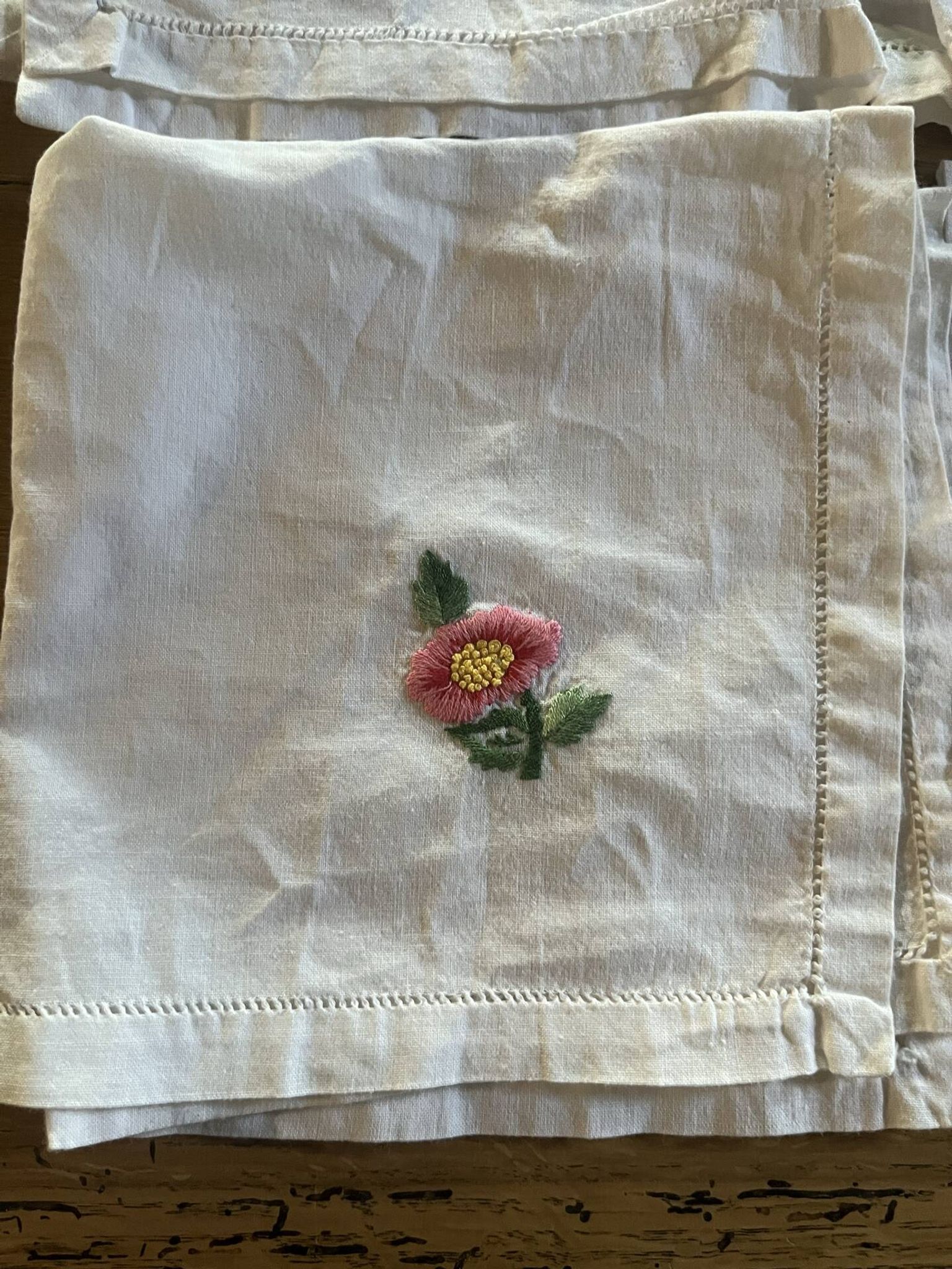 4 serviettes de table anciennes