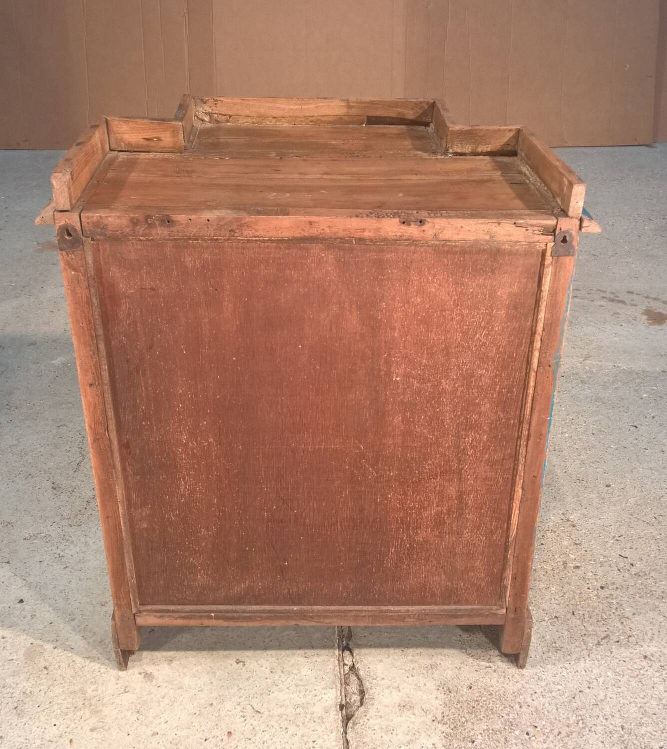 Vintage Art Deco display cabinet in teak.