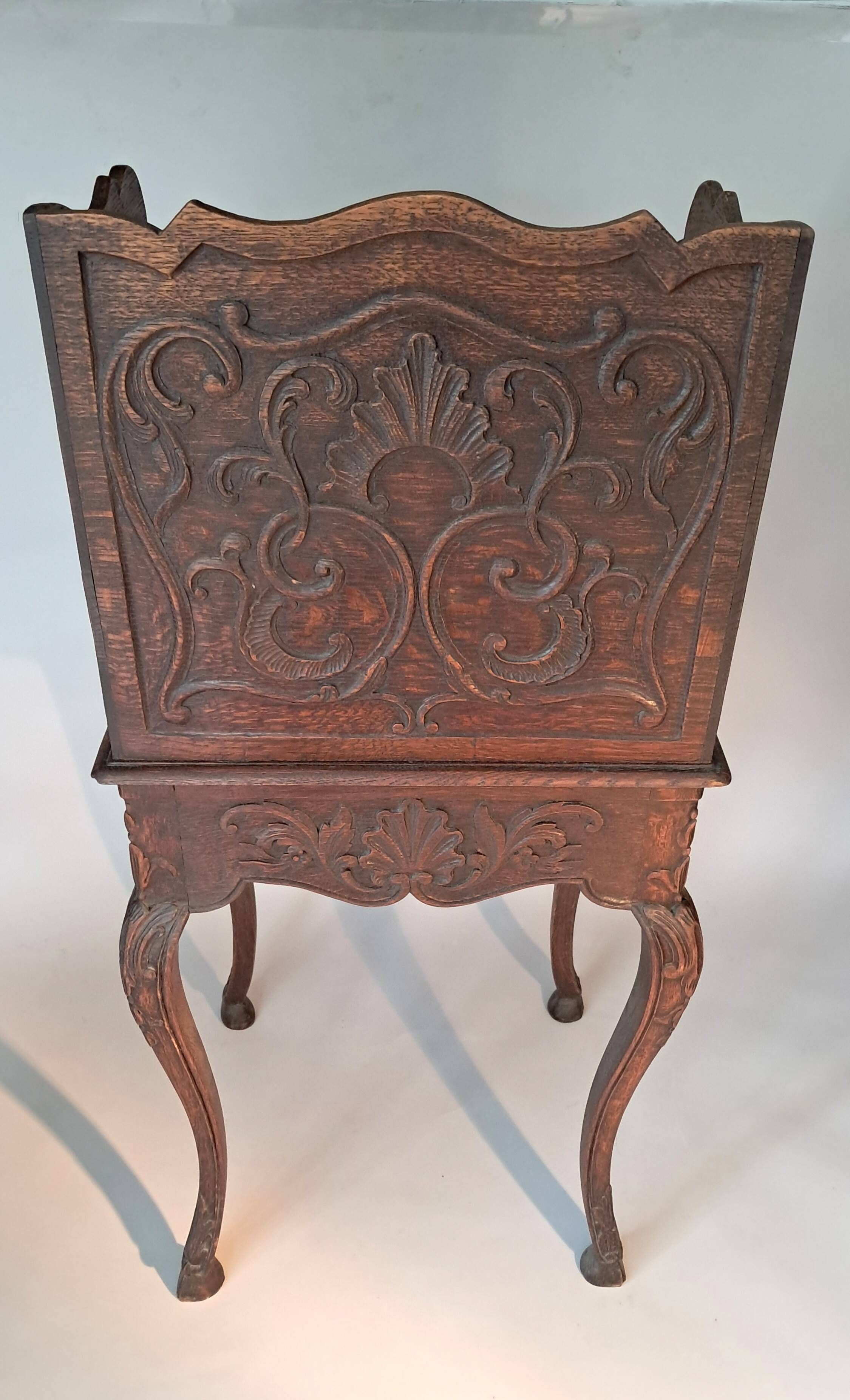 Provençal style table in carved oak.
