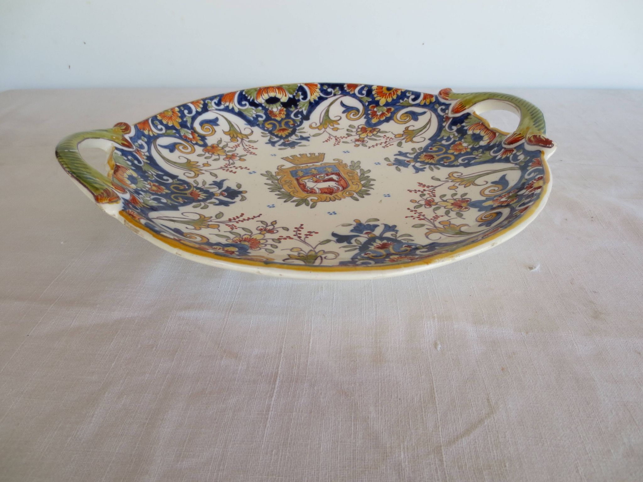 Petit plat avec anses en faience ,décor rouen