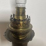 Ancienne lampe à pétrole éclectrifié Napoleon 3 globe en opaline