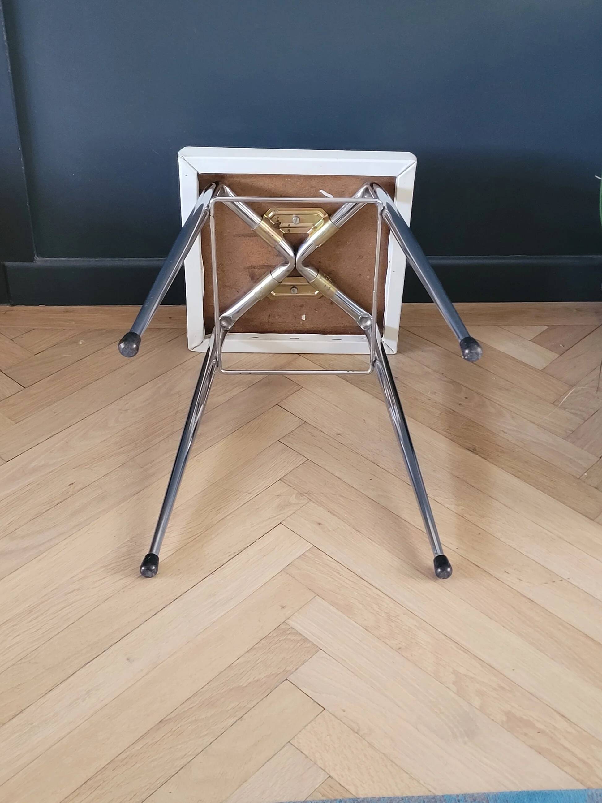 Tabouret vintage en skaï et chrome