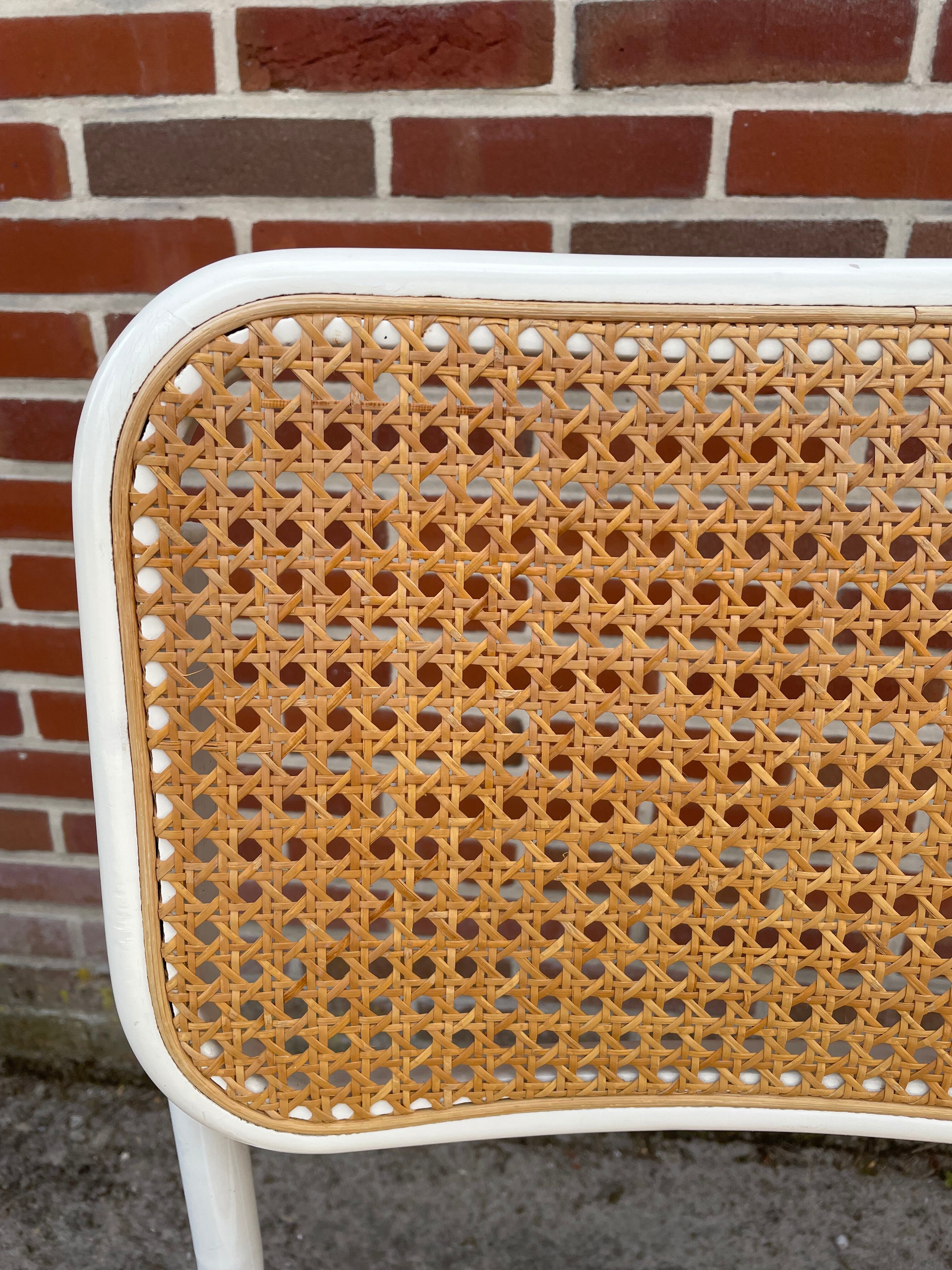 Set of 4 Cesca b32 model chairs in white