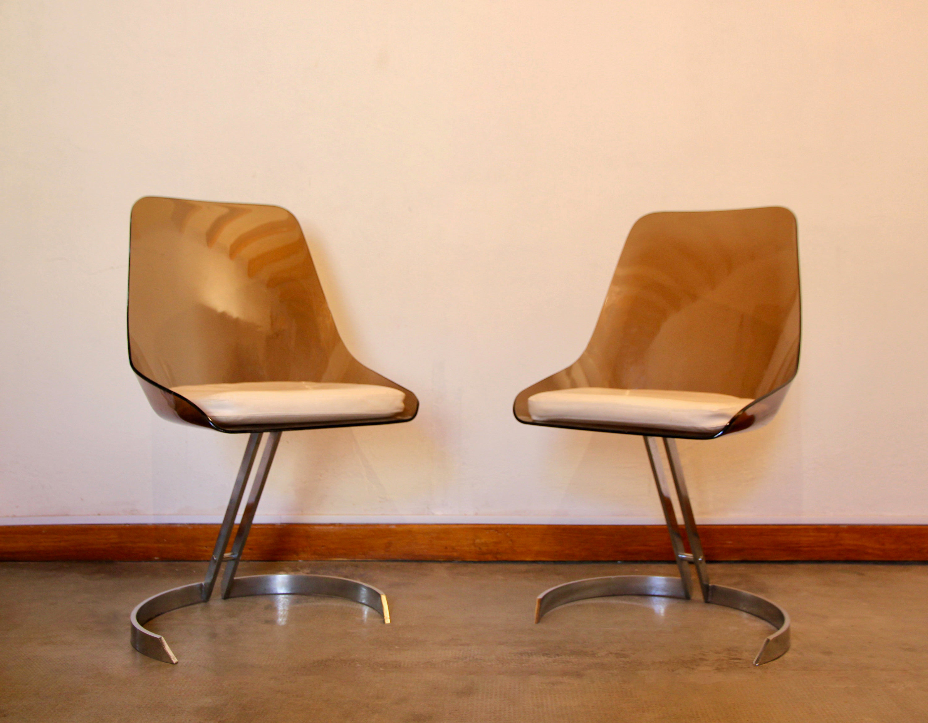 Suite de 4 chaises années 70