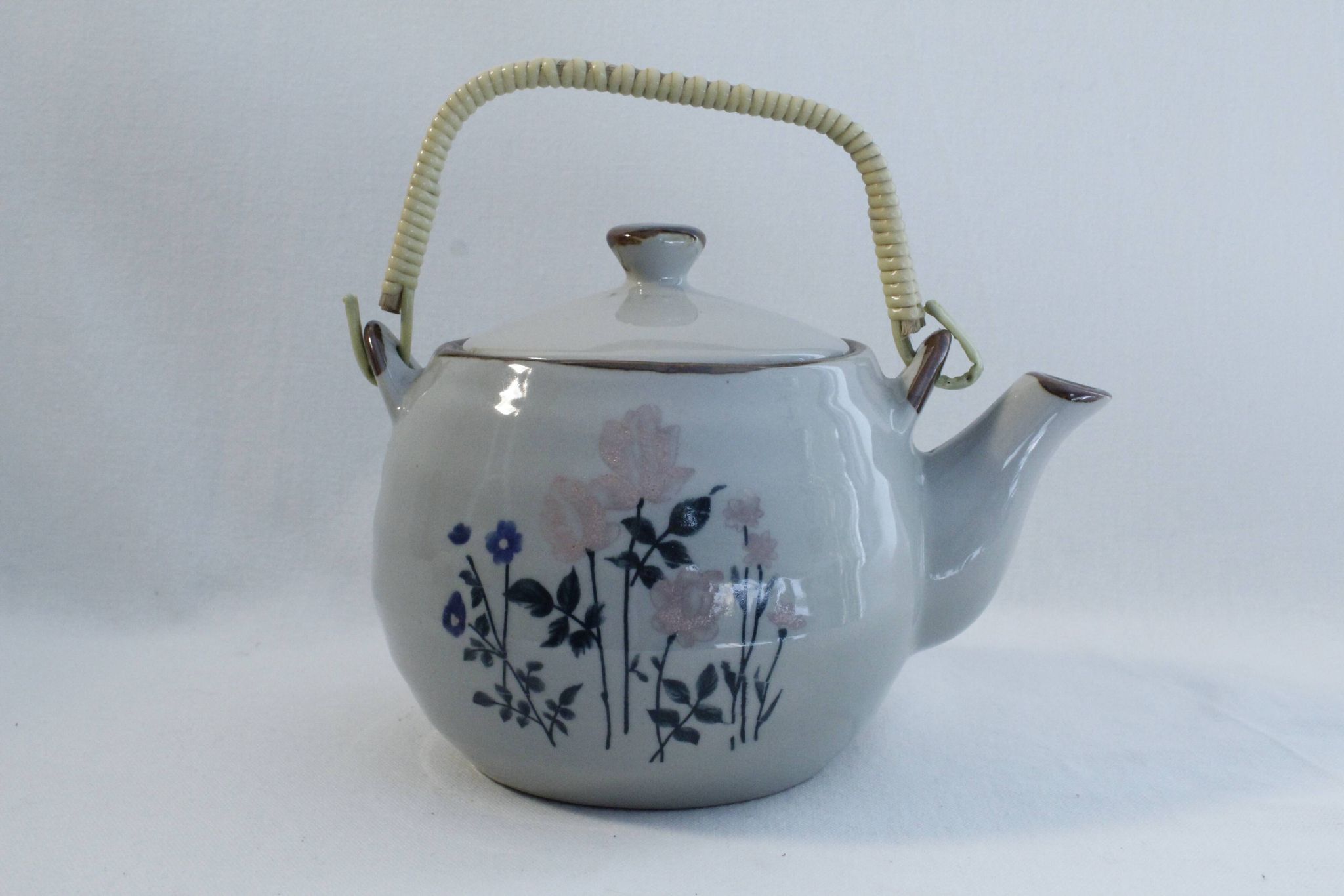 Théière vintage - motifs fleuris