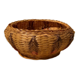 Braided wicker basket with vintage pattern