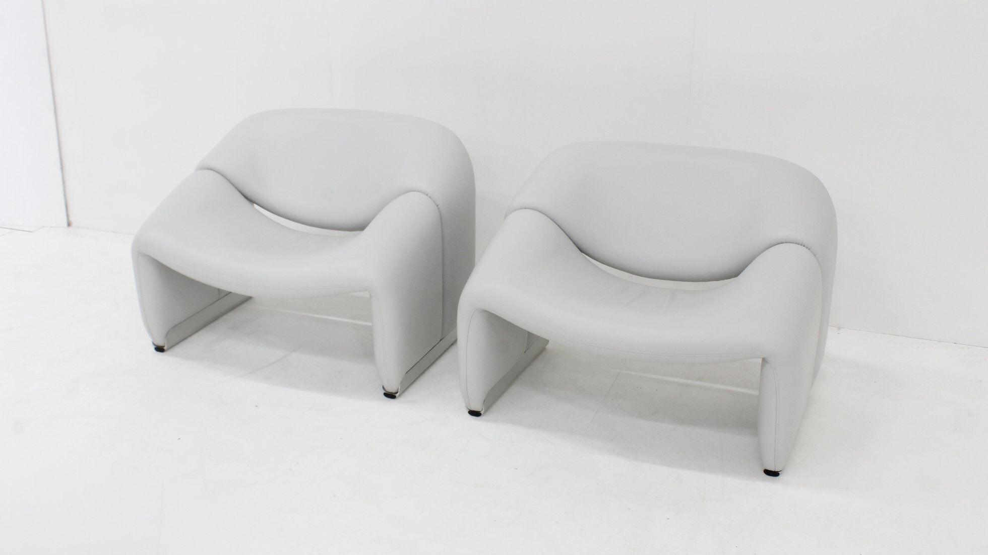 Set of 2 Artifort Groovy M chairs F598 Pierre Paulin in leather