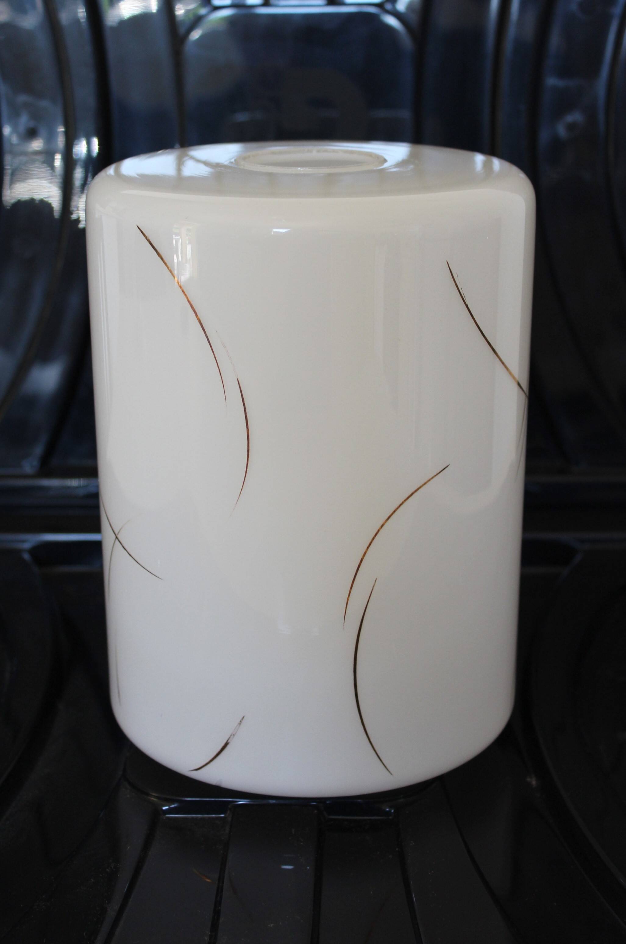 Suspension in opaline and gold from the 1960s.