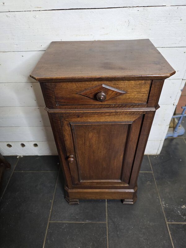 Table de chevet style Louis Philippe en noyer