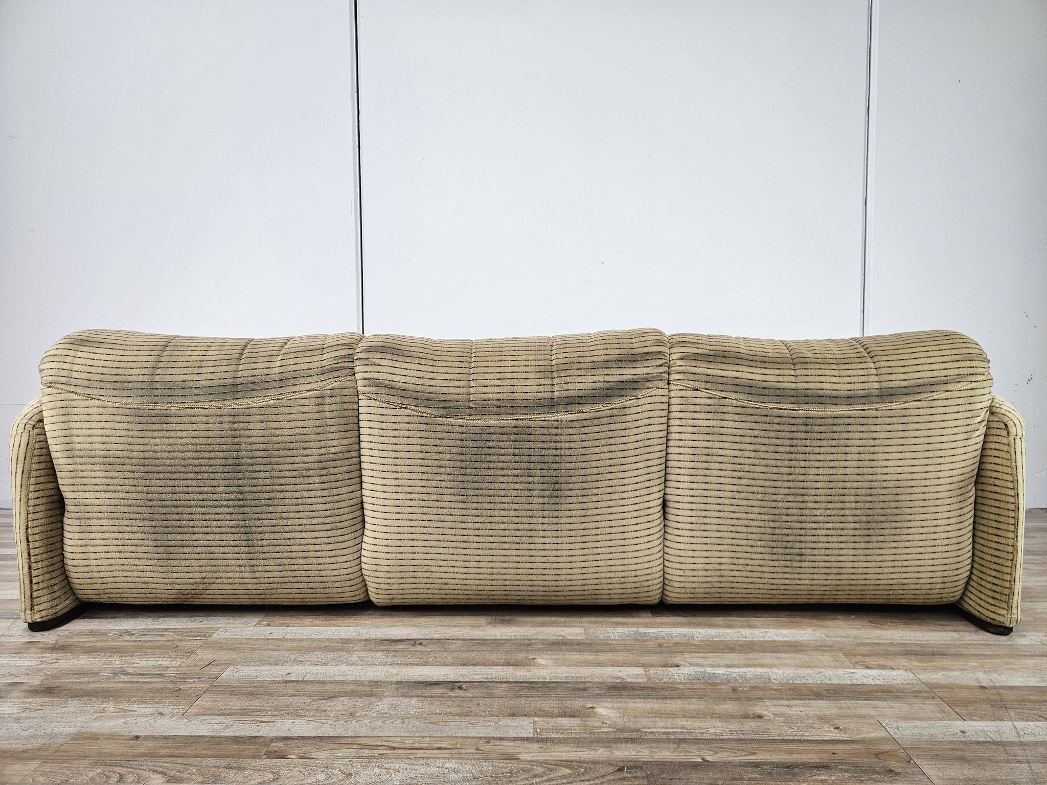 Three-seater Maralunga sofa by Vico Magistretti from the 1970s.