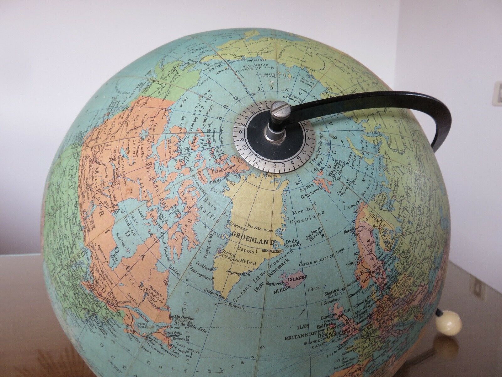 Terrestrial globe Taride 42 centimeters year 1965