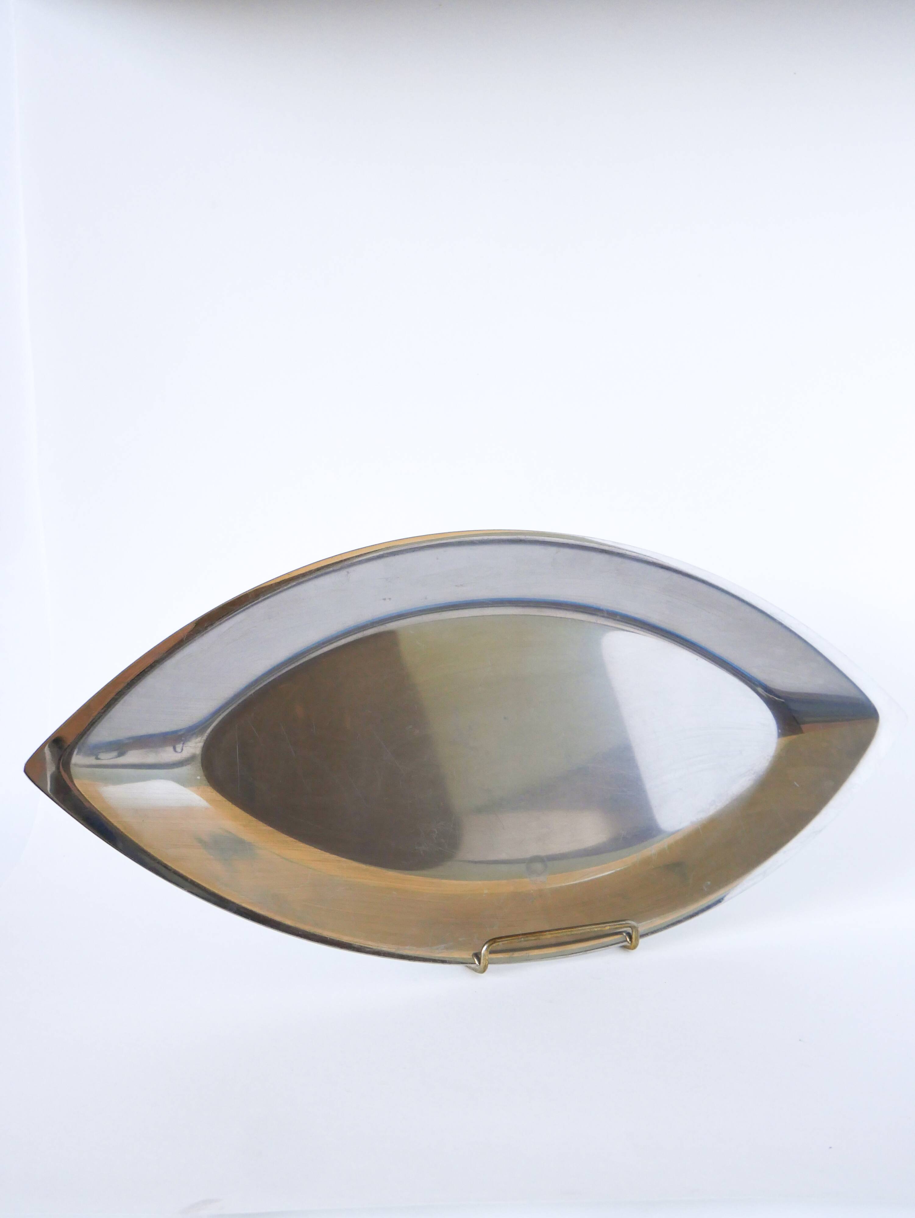 Oval stainless steel dish, Design, 1970 - 49 x 22 cm