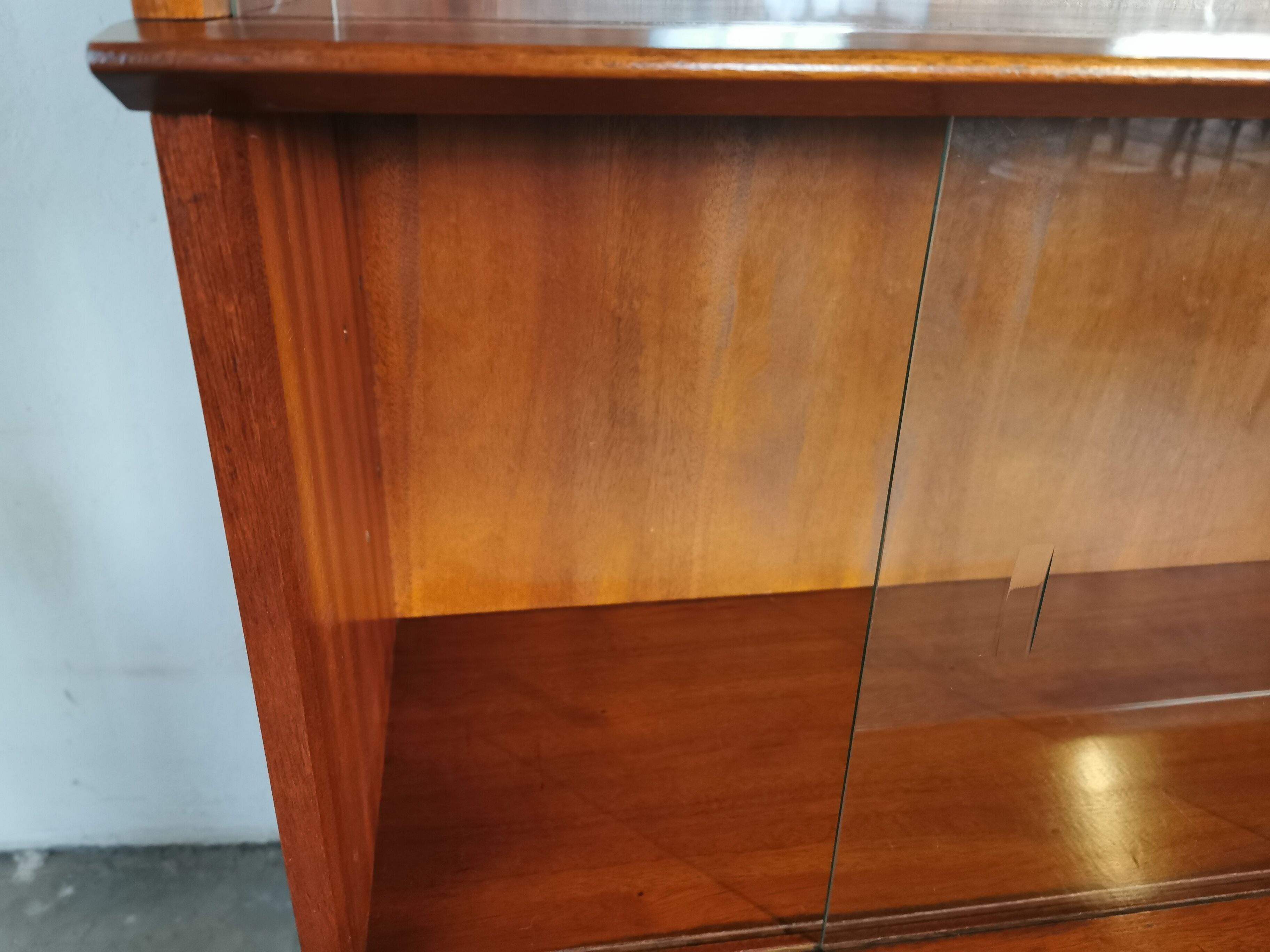 Vintage Oscar modular library