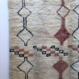 Old Berber carpet Marmoucha with pink and black patterns 2,82x2,11m