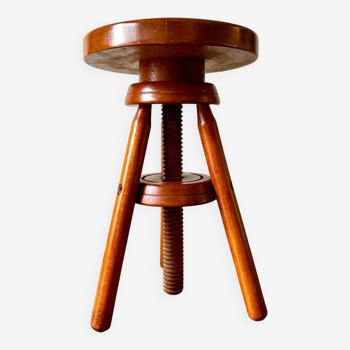 Wooden screw tripod stool